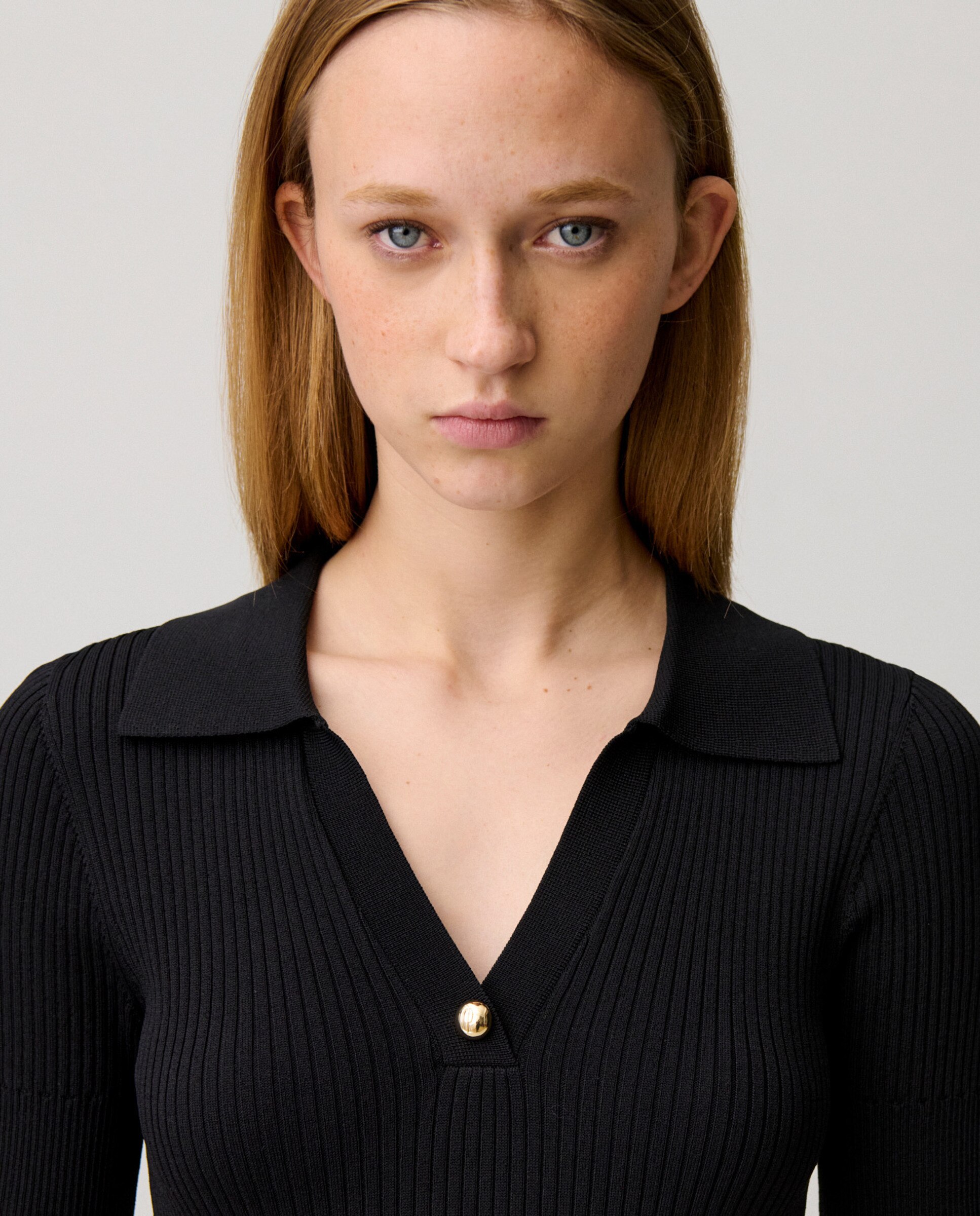 Vestido corto de canalé fino con cuello camisero - Claudie Pierlot - Negro Negro-5