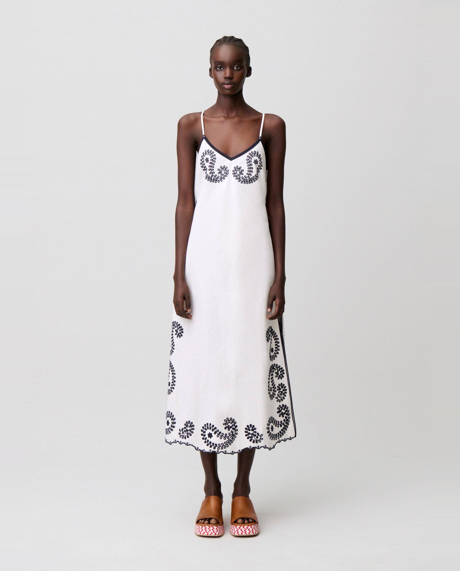Claudie Pierlot - Vestido midi con escote pico y bordados calados.