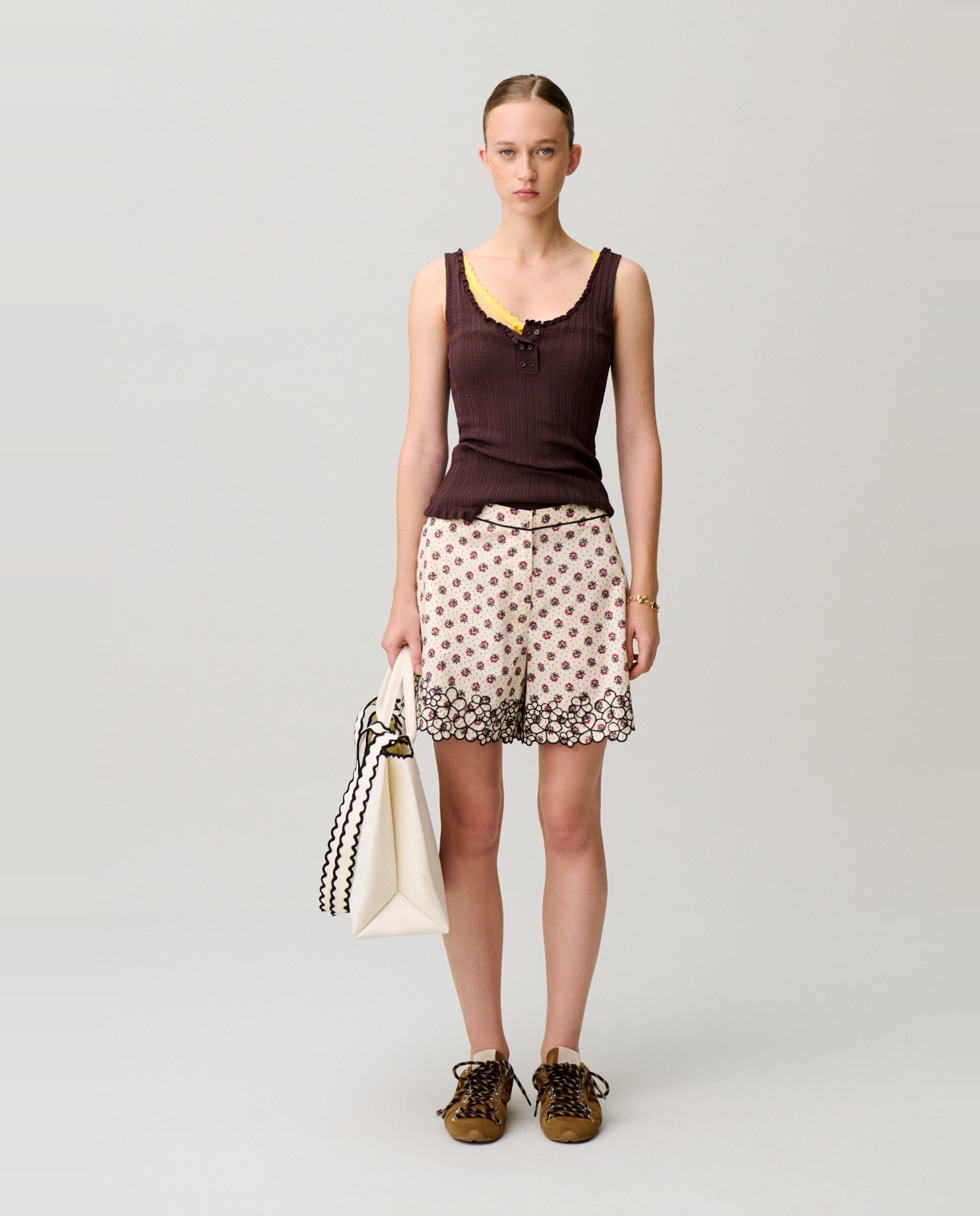 Claudie Pierlot - Short de mujer popelina algodón bordado floral en contraste.