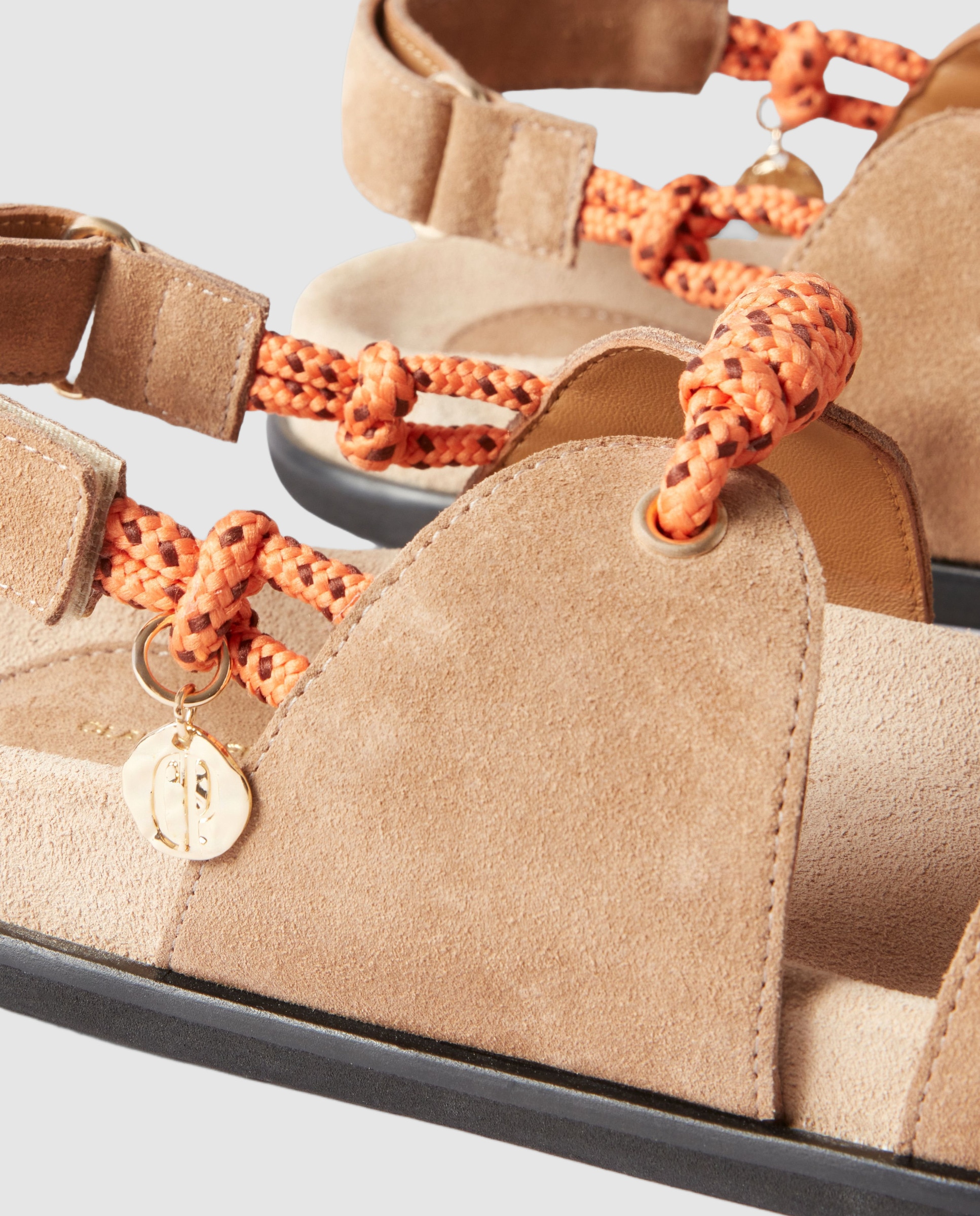Sandalias con tiras planas de mujer de ante con cordones trenzados - Claudie Pierlot - Camel Camel-6