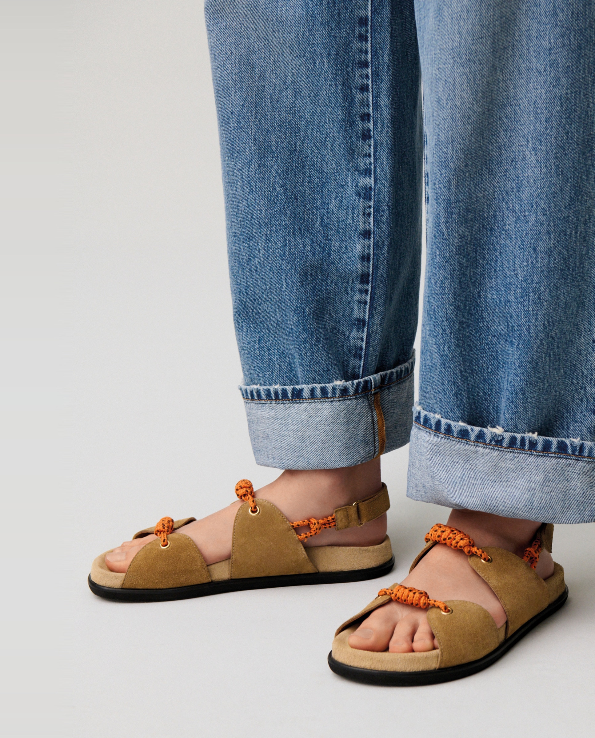 Sandalias con tiras planas de mujer de ante con cordones trenzados - Claudie Pierlot - Camel Camel-2