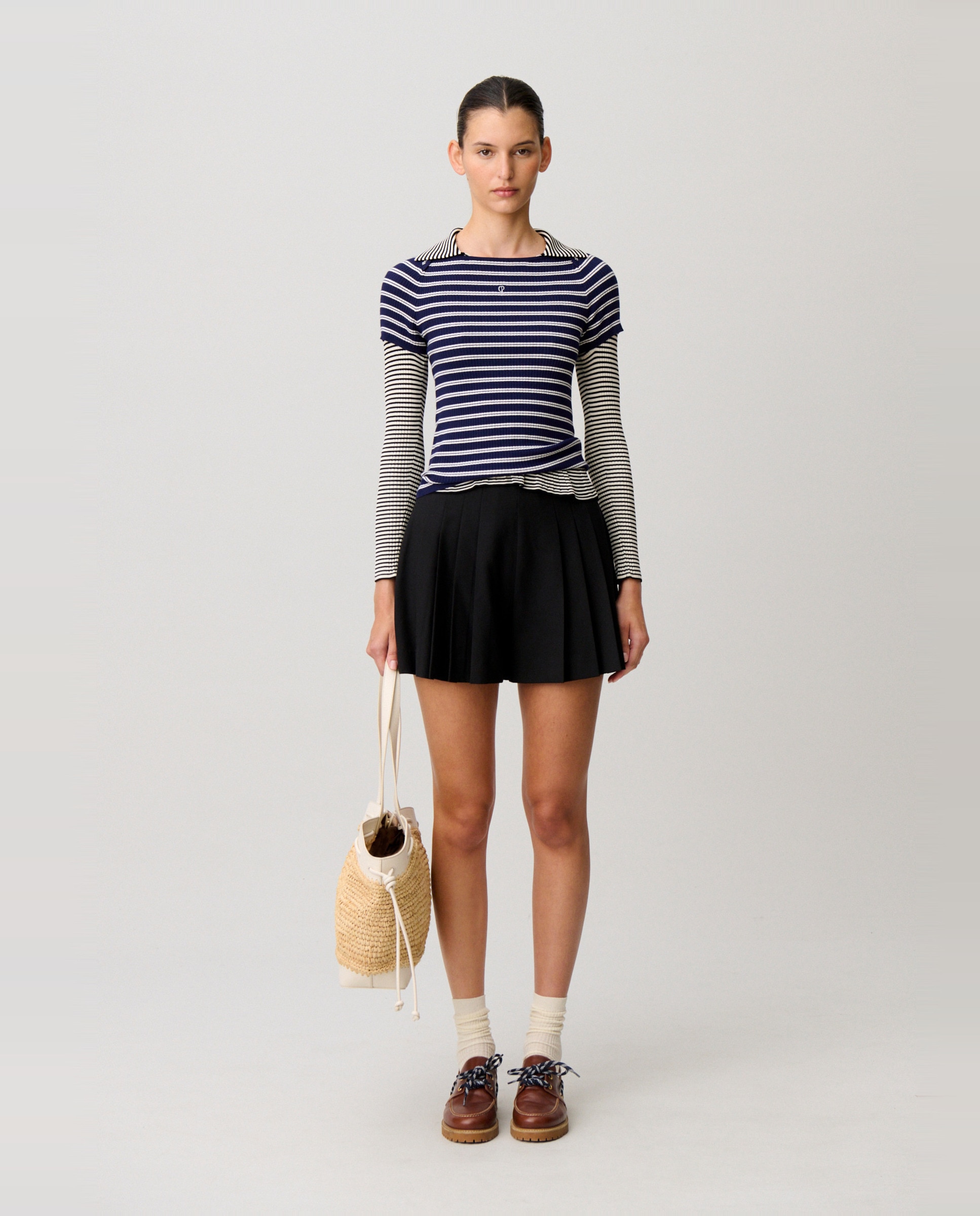 Claudie Pierlot - Short de mujer evasé plisado.