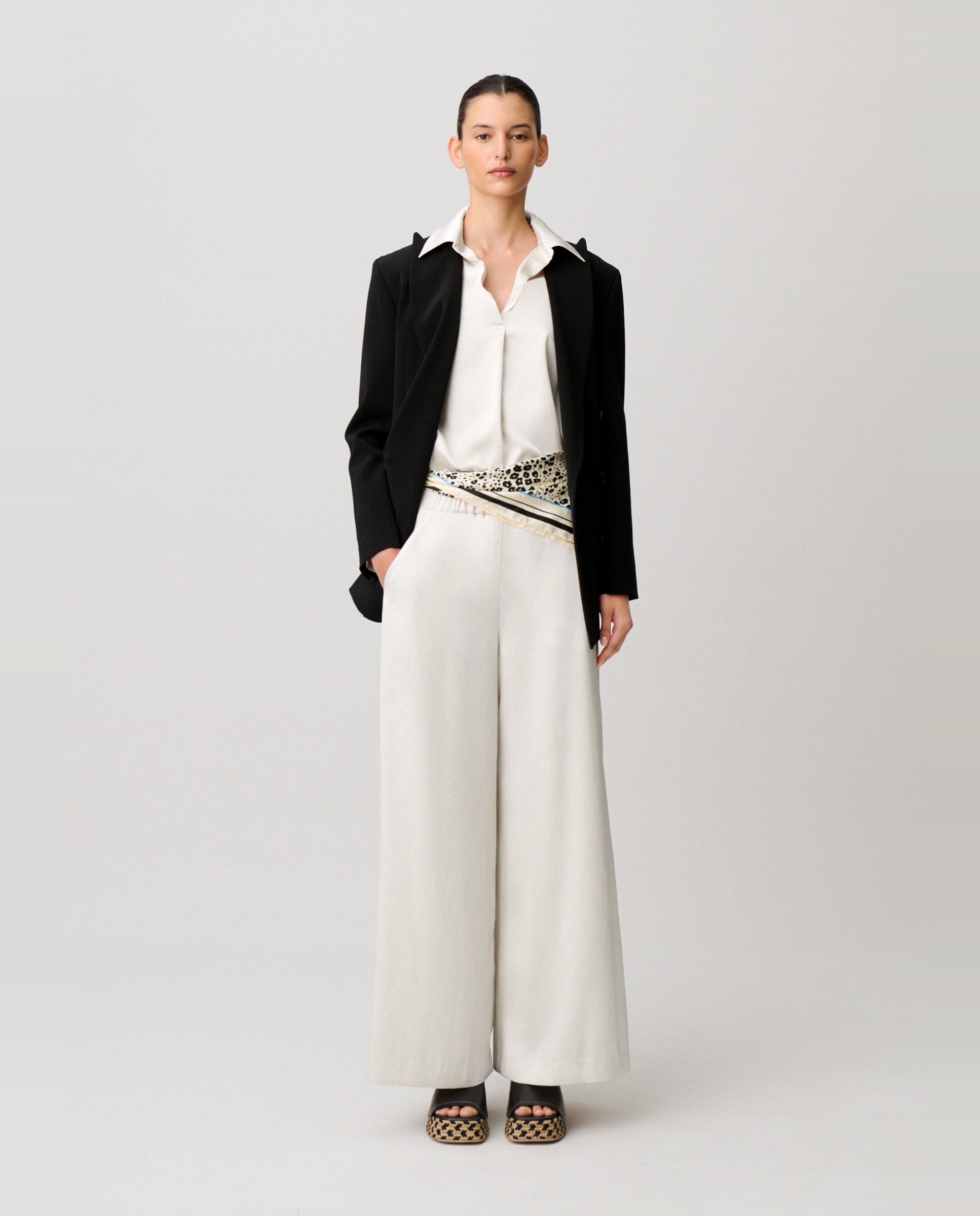 Blusa de mujer fluida con cuello abierto y solapas - Claudie Pierlot - Blanco Blanco-5