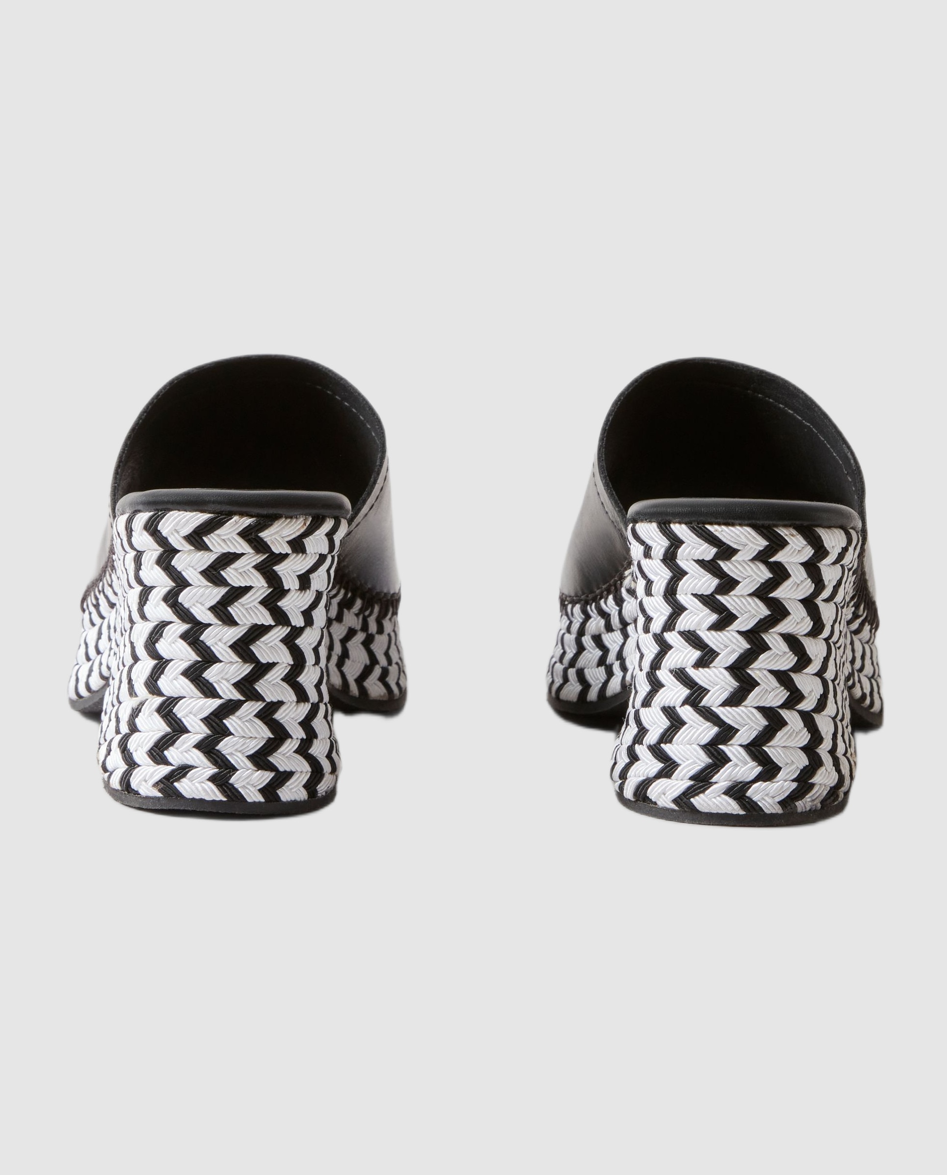 Mules con tacón de mujer de piel trenzado bicolor - Claudie Pierlot - Negro Negro-5