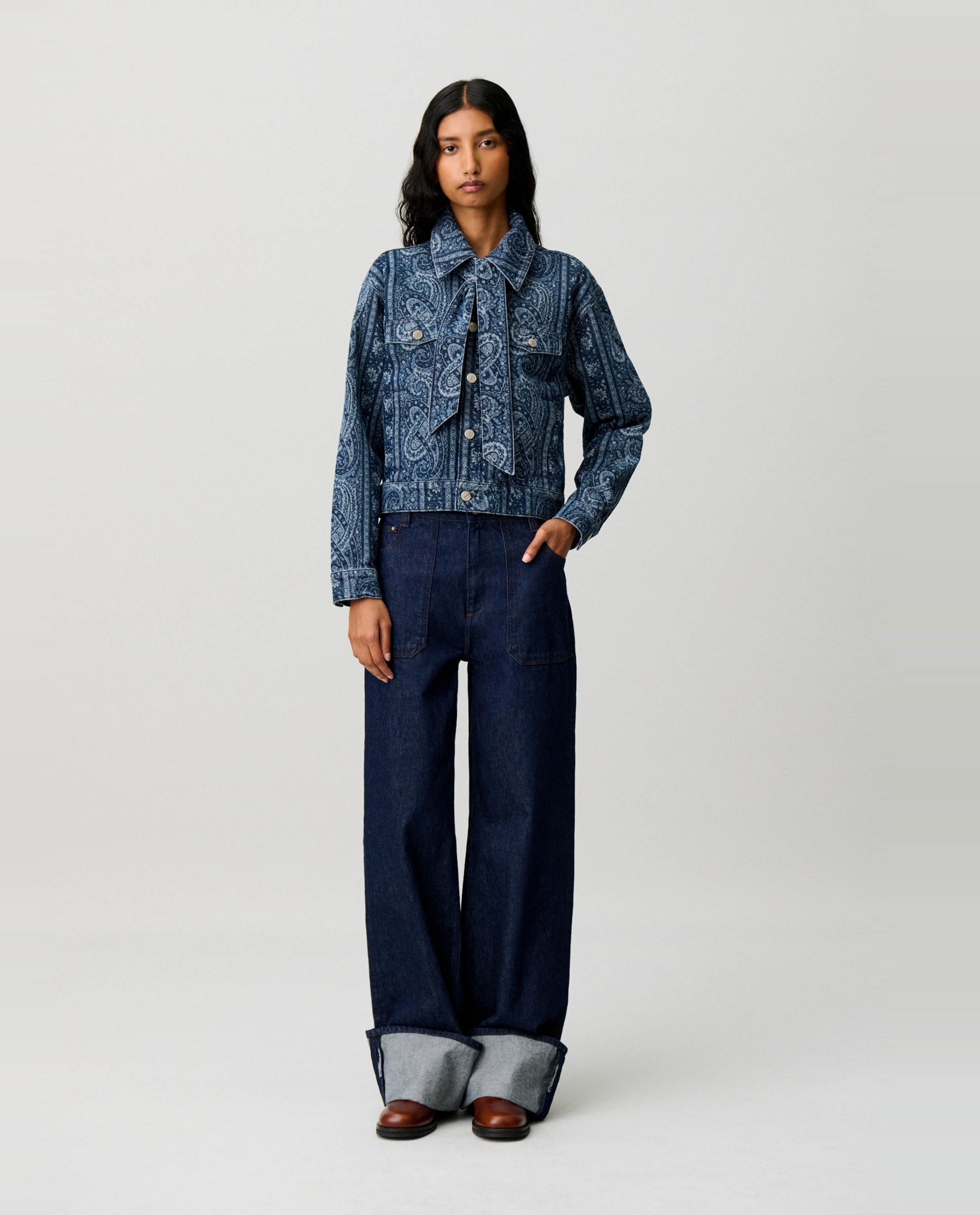 Cazadora de mujer denim estampada con cuello camisero y lazo - Claudie Pierlot - Marino Marino-4