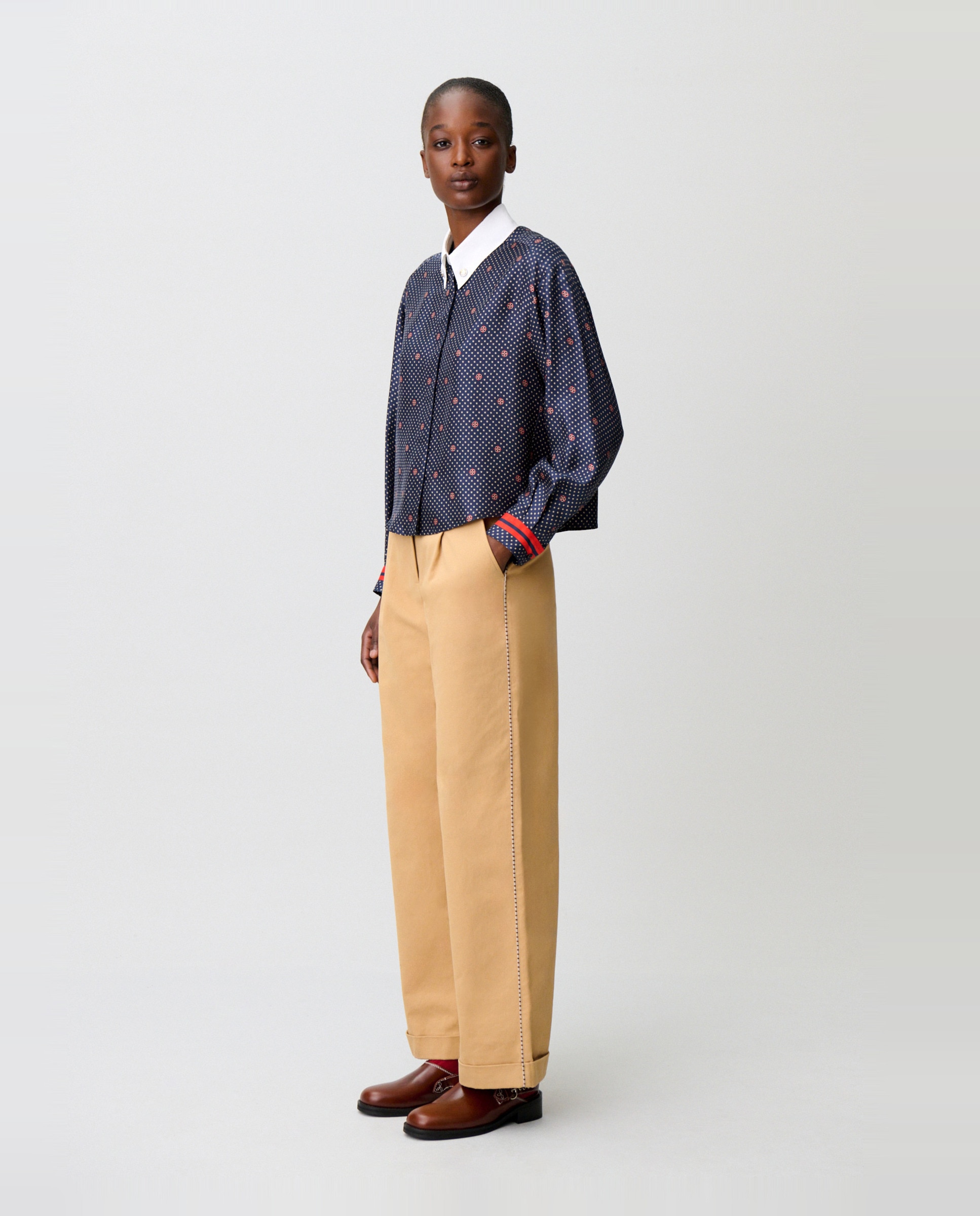 Camisa de mujer estampada de seda de corte boxy y cuello en contraste - Claudie Pierlot - Azul marino Azul marino-3