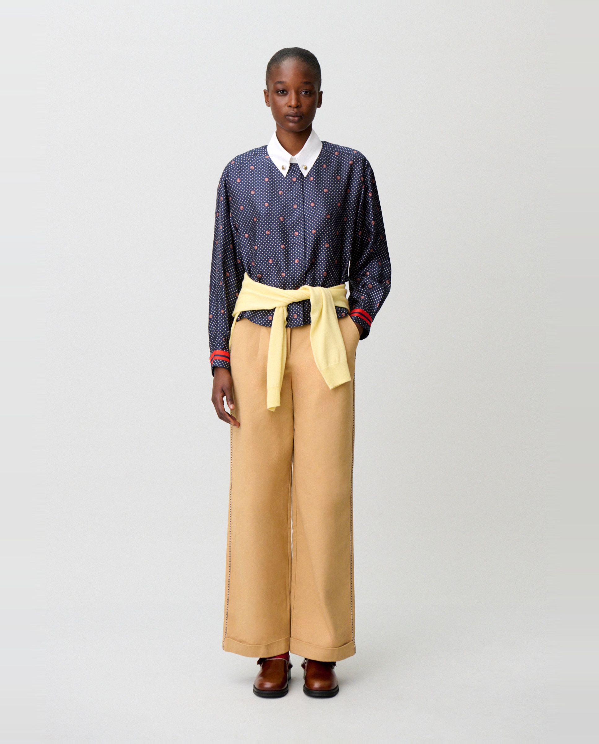 Camisa de mujer estampada de seda de corte boxy y cuello en contraste - Claudie Pierlot - Azul marino Azul marino-4