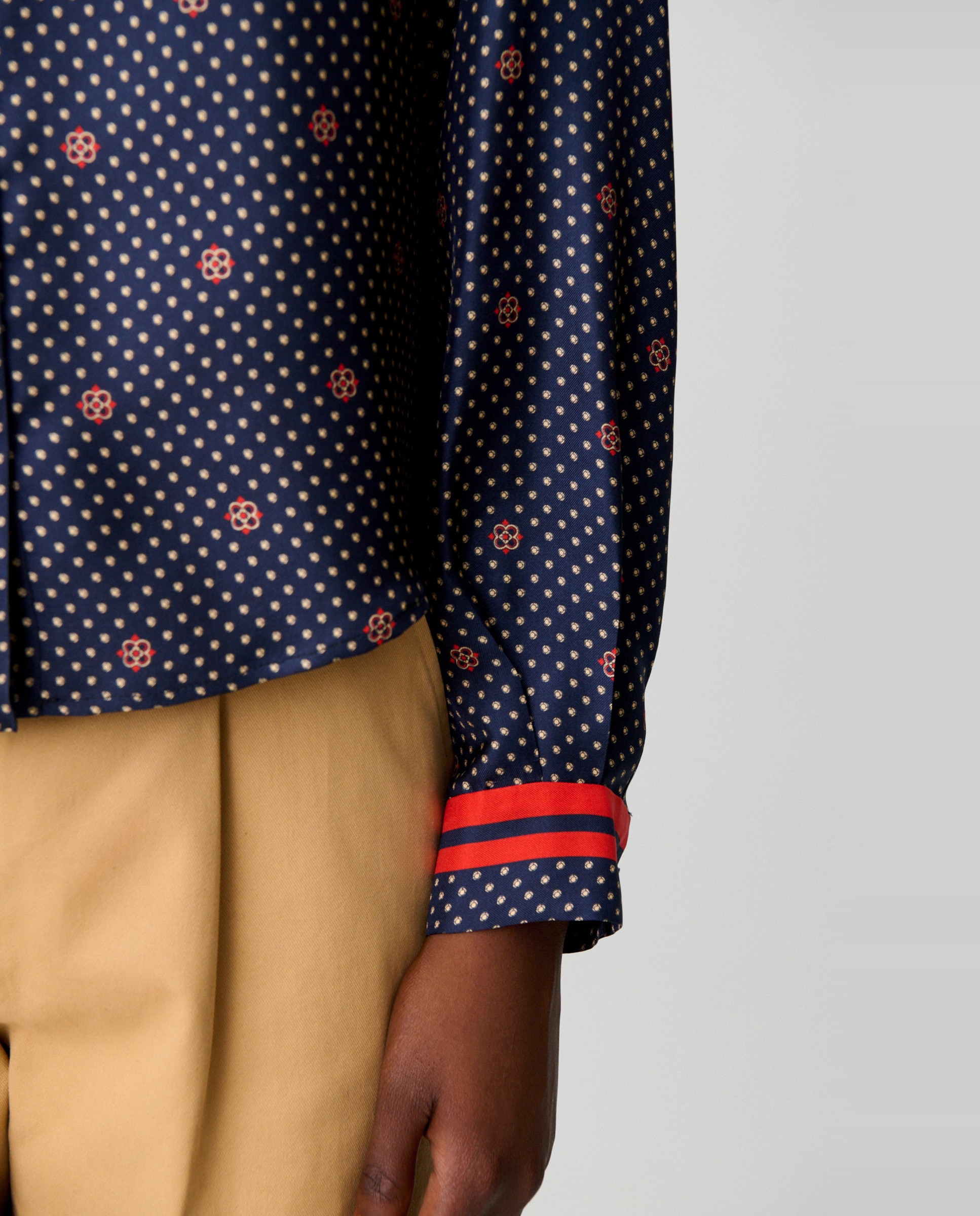 Camisa de mujer estampada de seda de corte boxy y cuello en contraste - Claudie Pierlot - Azul marino Azul marino-5