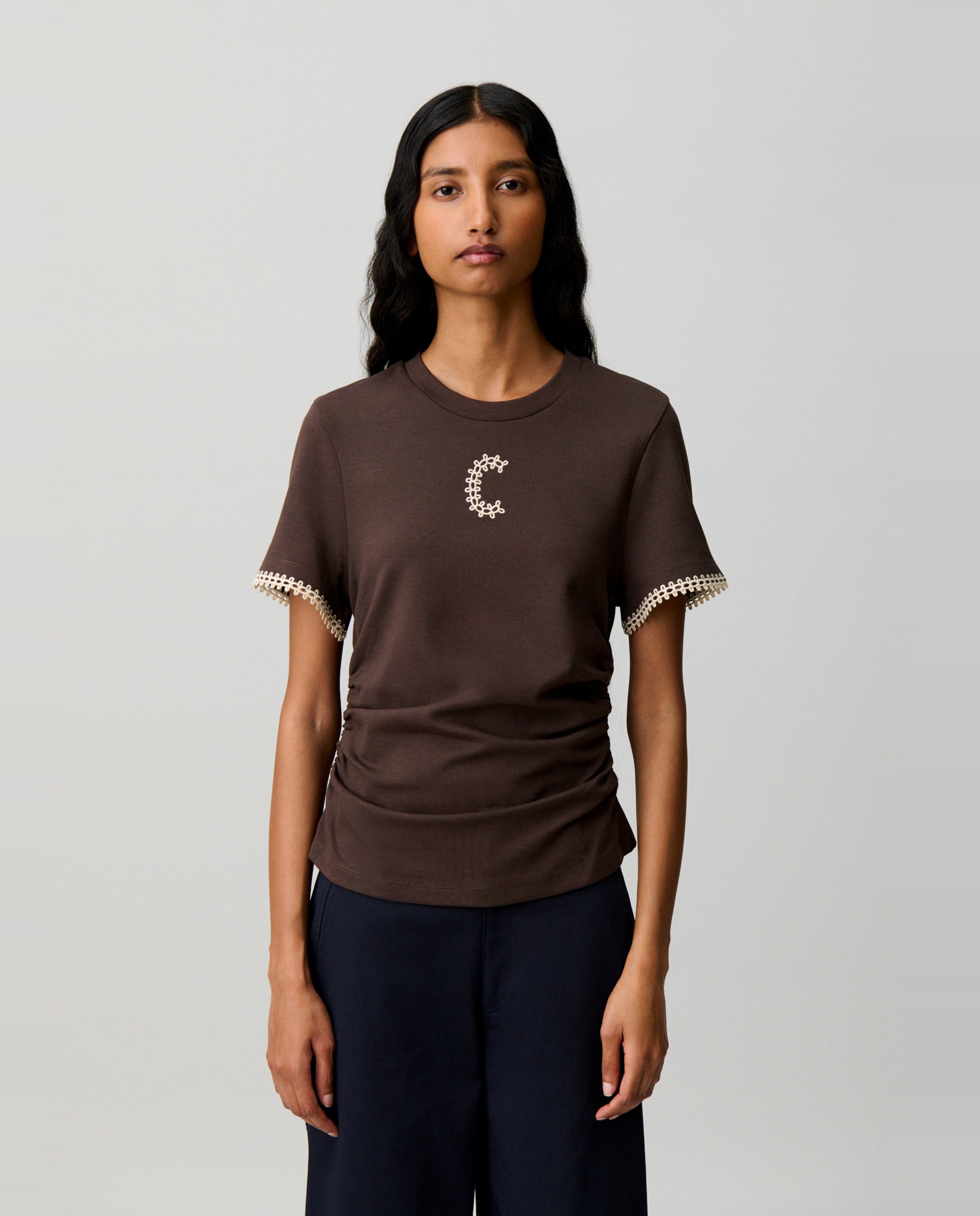 Camiseta de punto de mujer manga corta drapeada con logo - Claudie Pierlot - Marrón Marrón-1