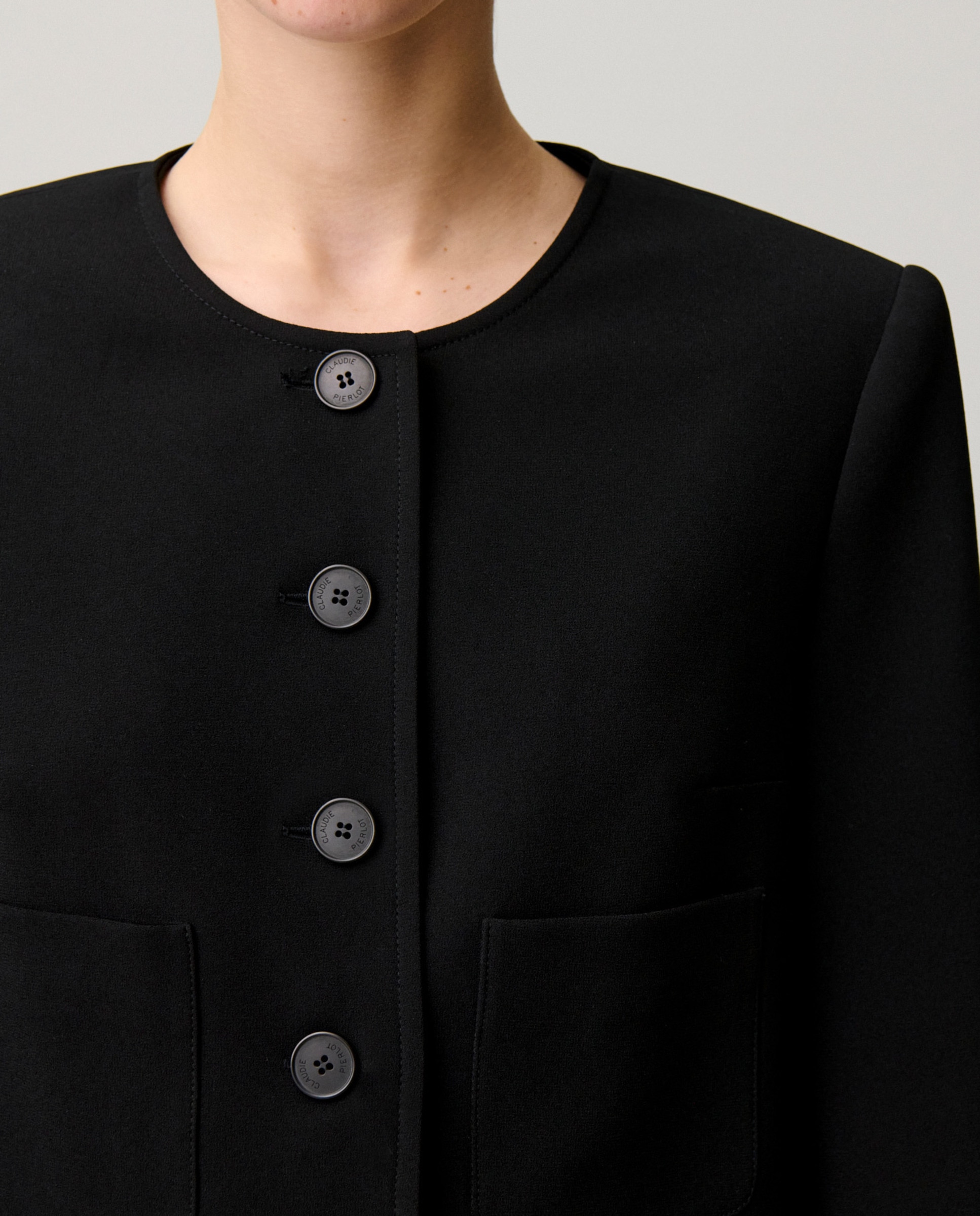 Chaqueta de mujer con cuello redondo y tapeta de botones - Claudie Pierlot - Negro Negro-6