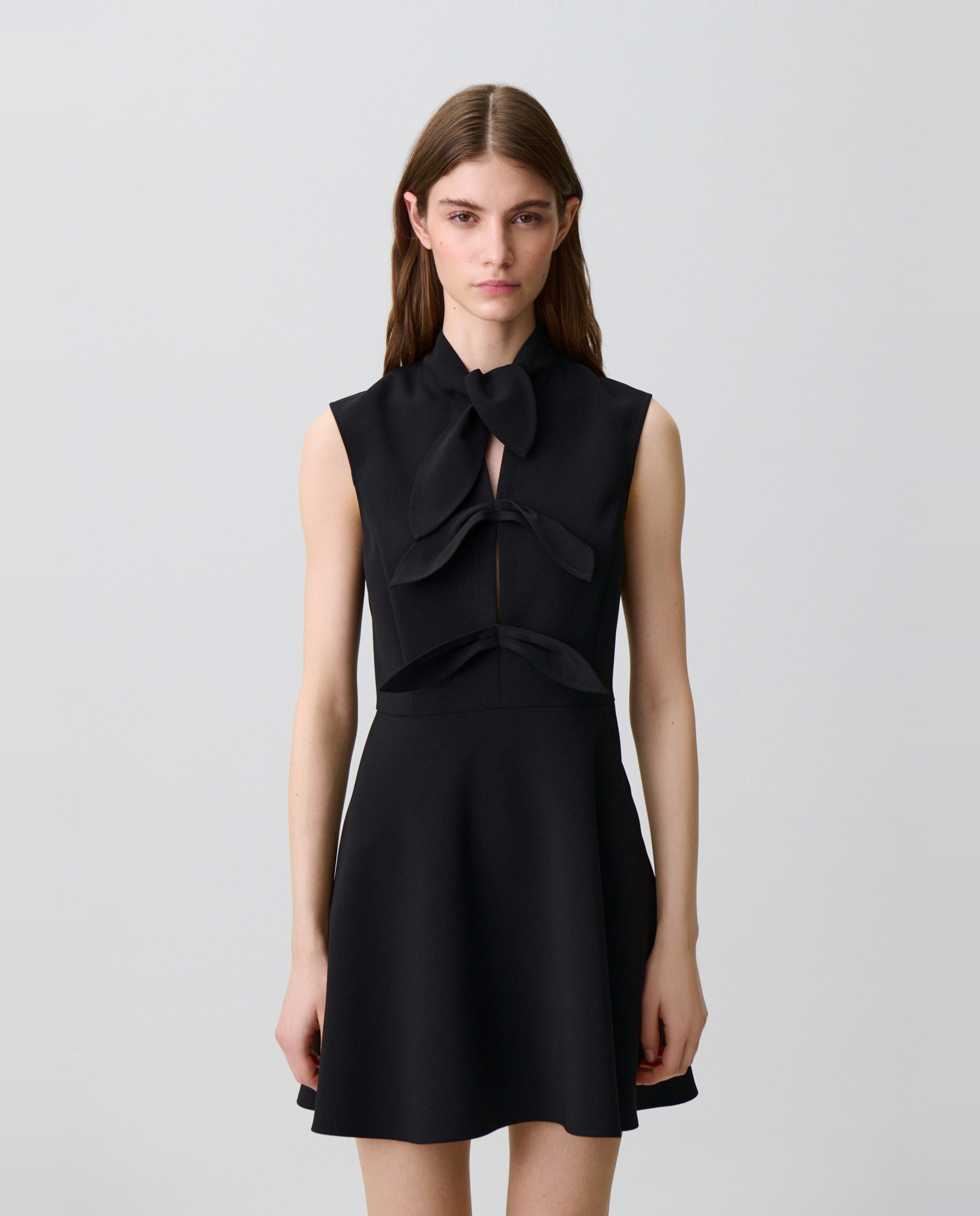 Vestido corto con cuello lazada y corte patinadora - Claudie Pierlot - Negro Negro-4