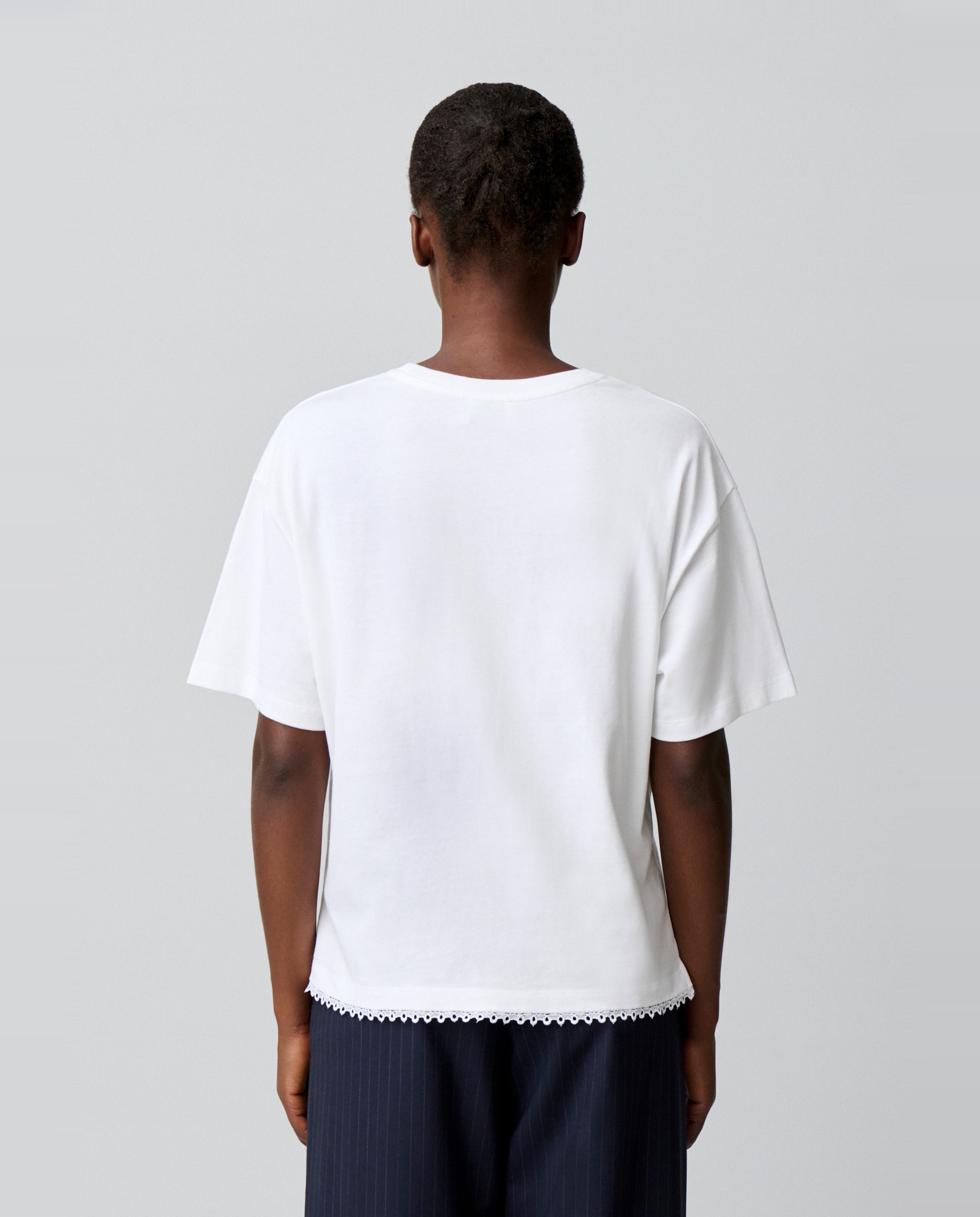 Camiseta de punto fino de mujer con flor en el hombro - Claudie Pierlot - Blanco Blanco-2