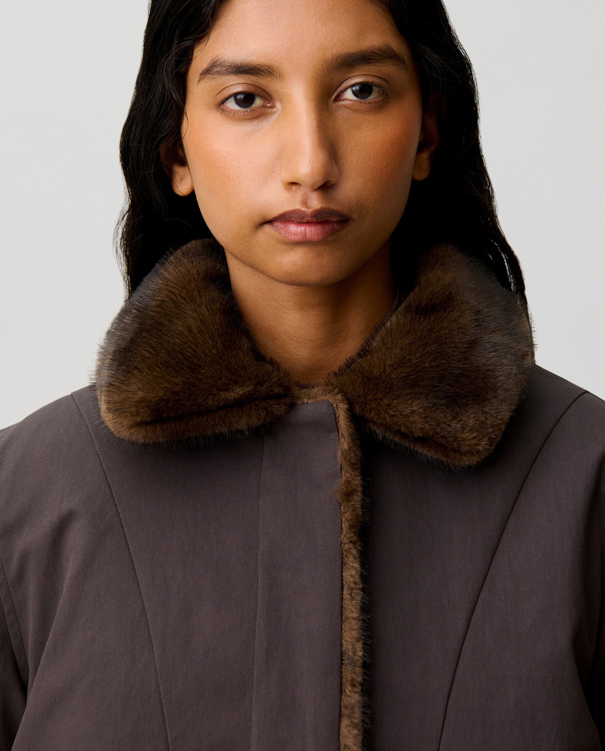 Parka de mujer corta reversible de nailon repelente al agua y pelo sintético - Claudie Pierlot - Marrón Marrón-6