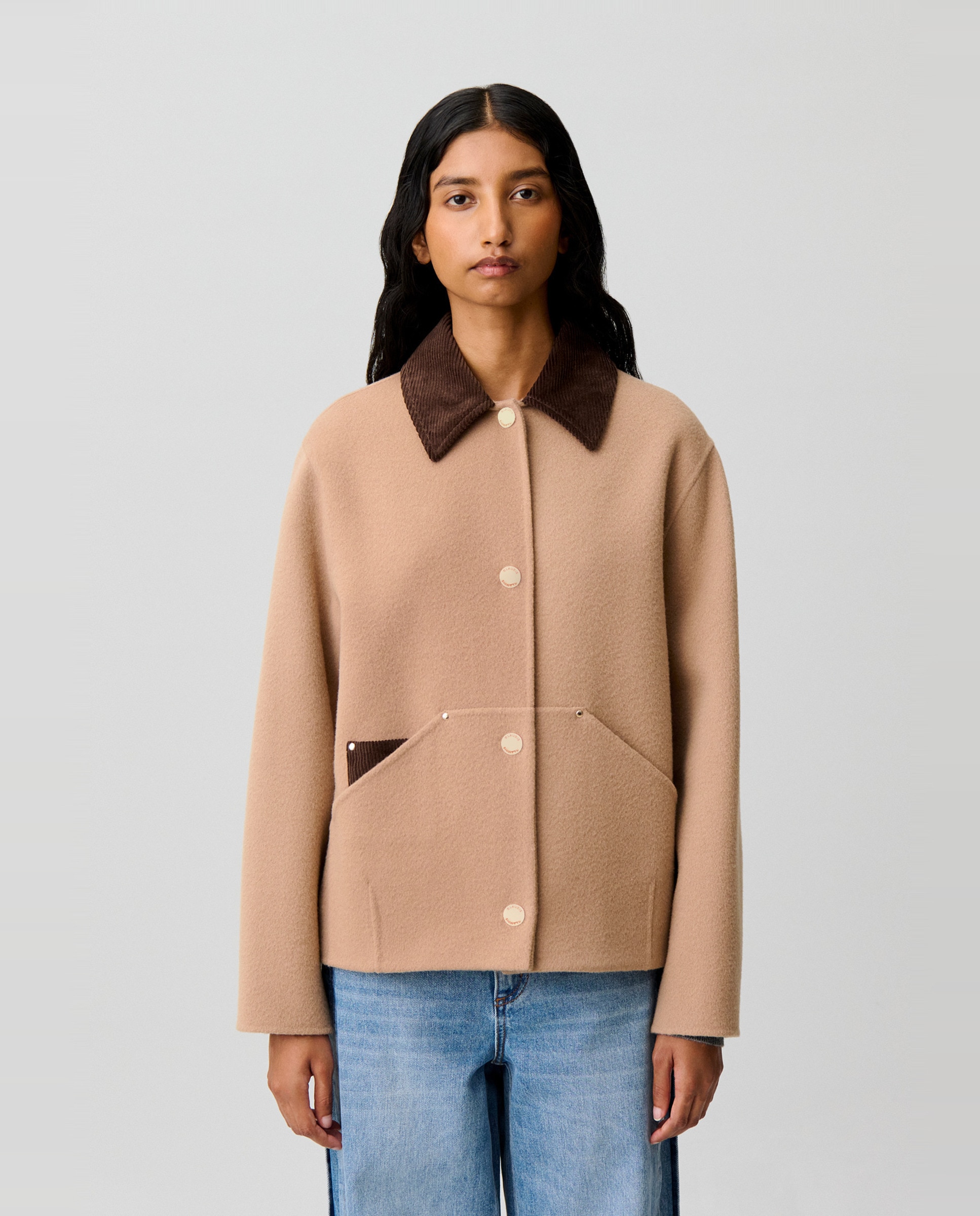 Imagen 0 de Abrigo de paño de mujer corto con lana Beige