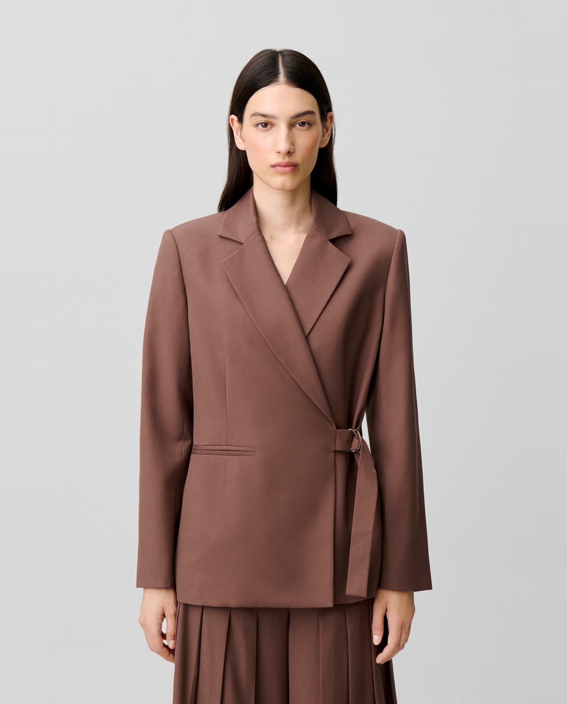 Blazer de mujer recto con cuello sastre y cierre cruzado de doble hebilla plateada - Claudie Pierlot - Marrón Marrón-1