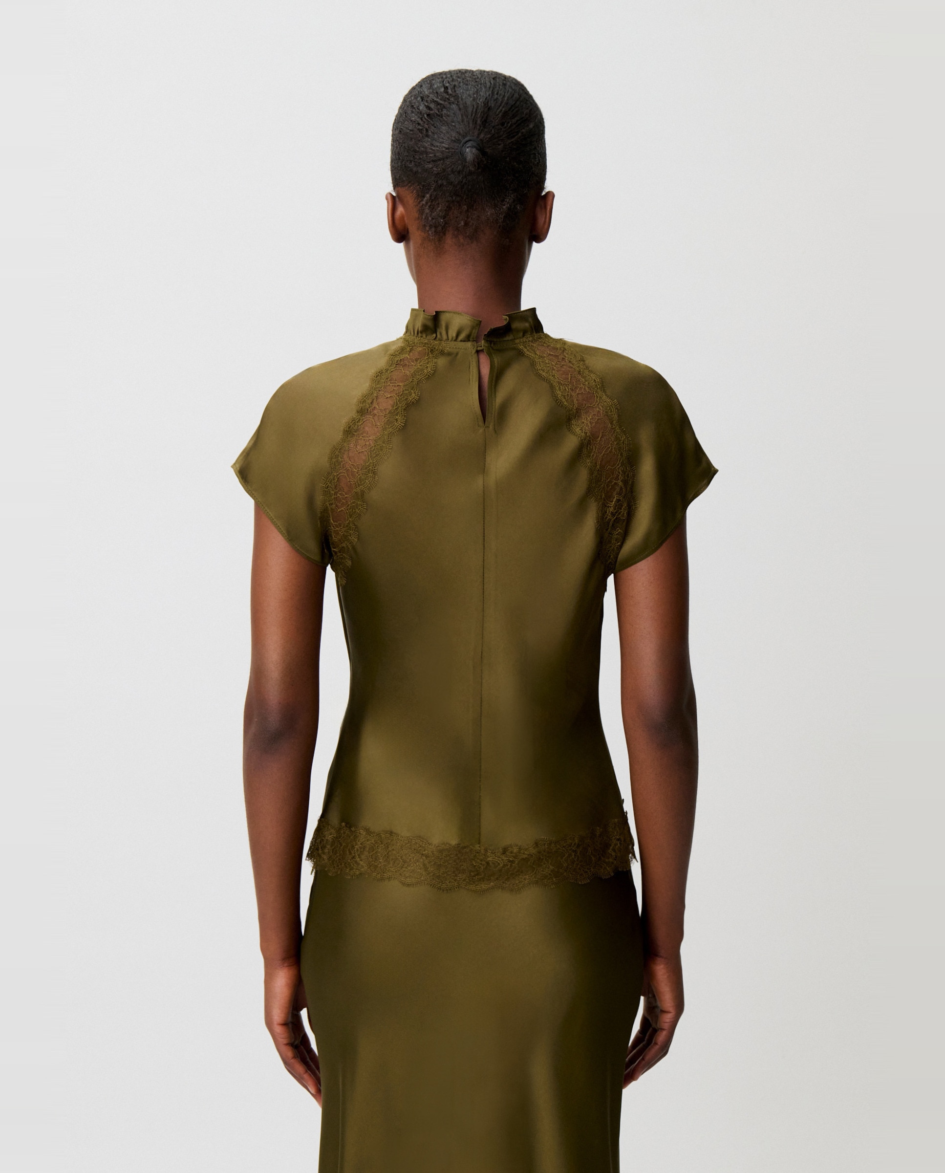 Top de mujer satinado con encaje y cuello victoriano - Claudie Pierlot - Camel Camel-2