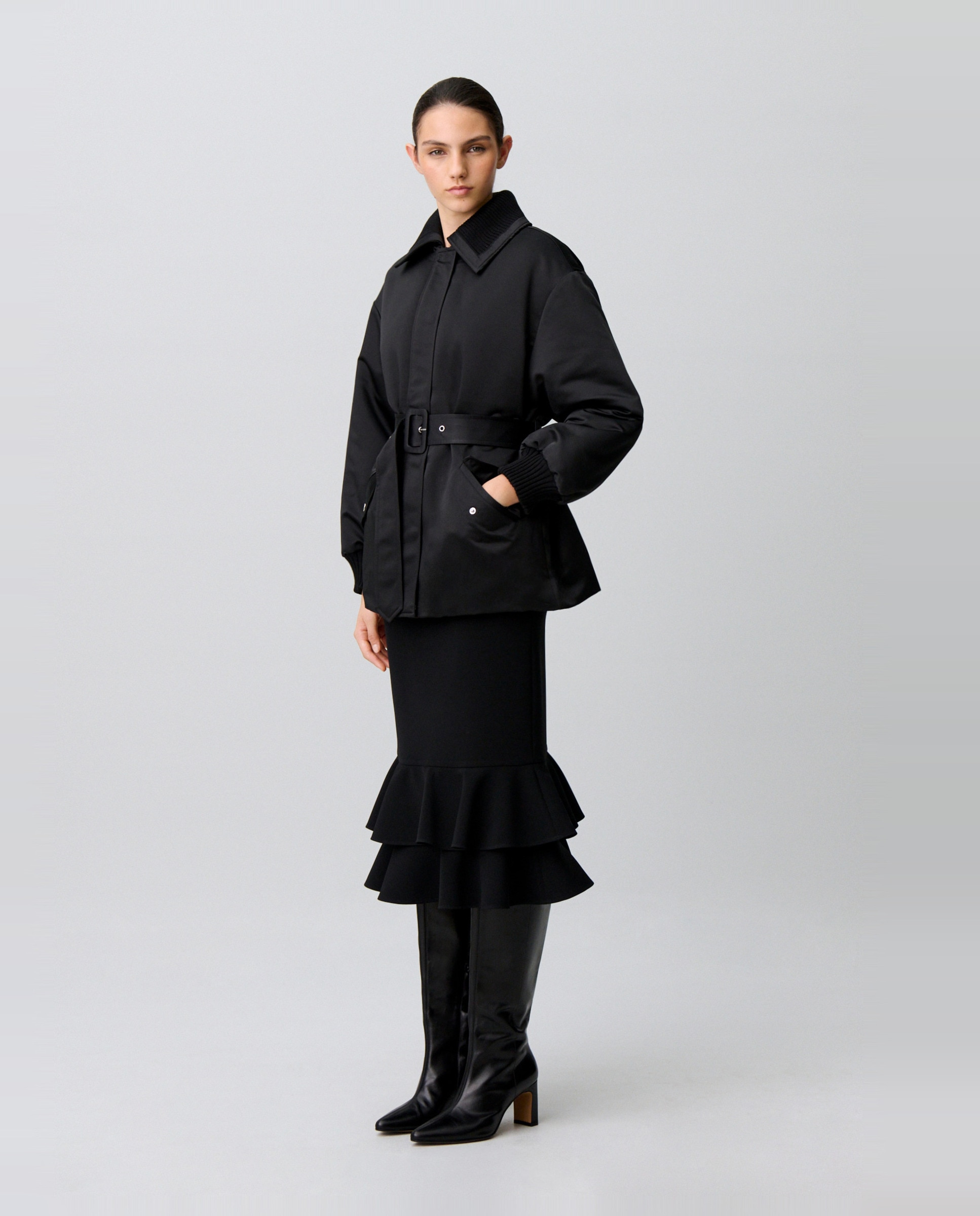 Plumífero de mujer satinado con cuello camisero y cinturón - Claudie Pierlot - Negro Negro-2