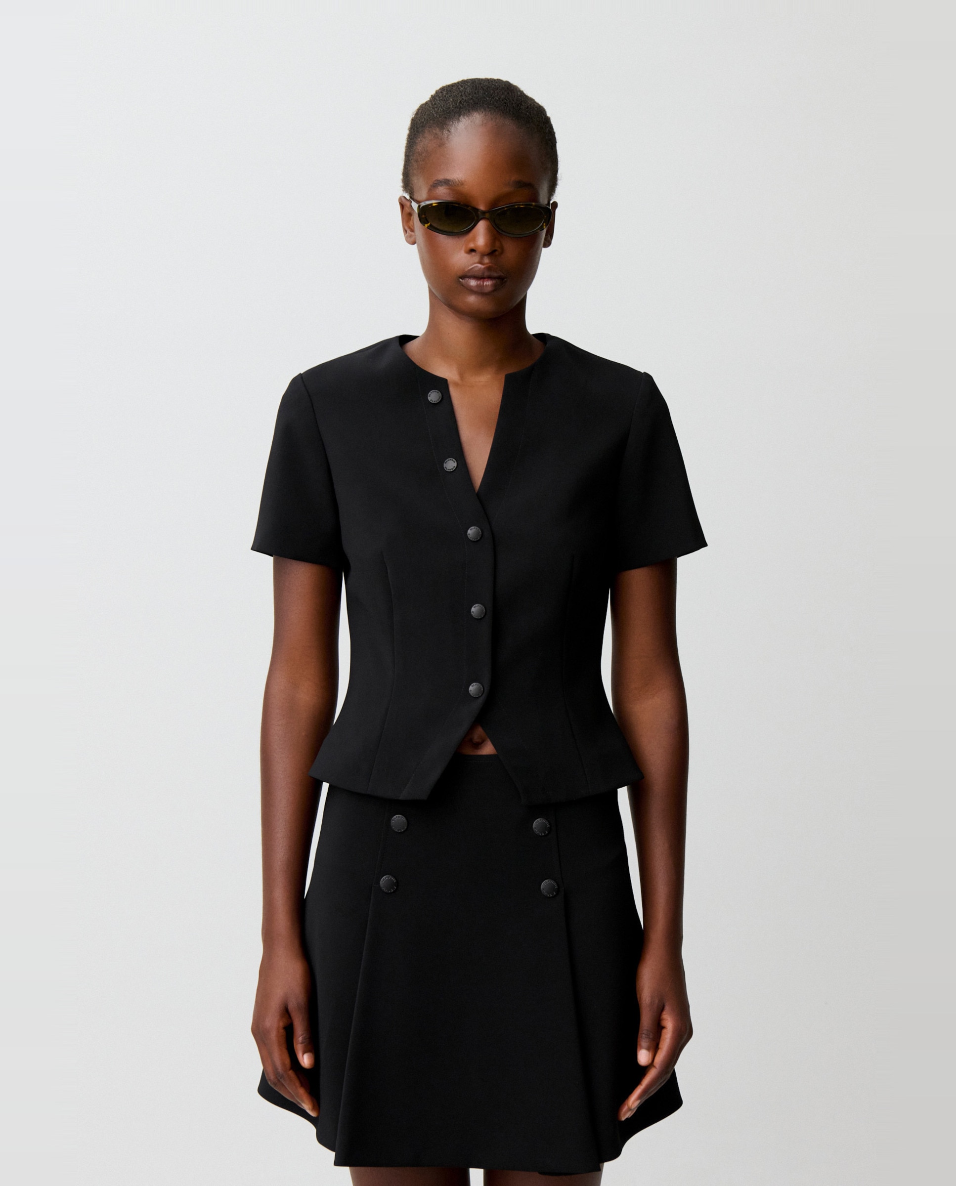 Top de mujer entallado de manga corta cuello v abotonado - Claudie Pierlot - Negro Negro-1