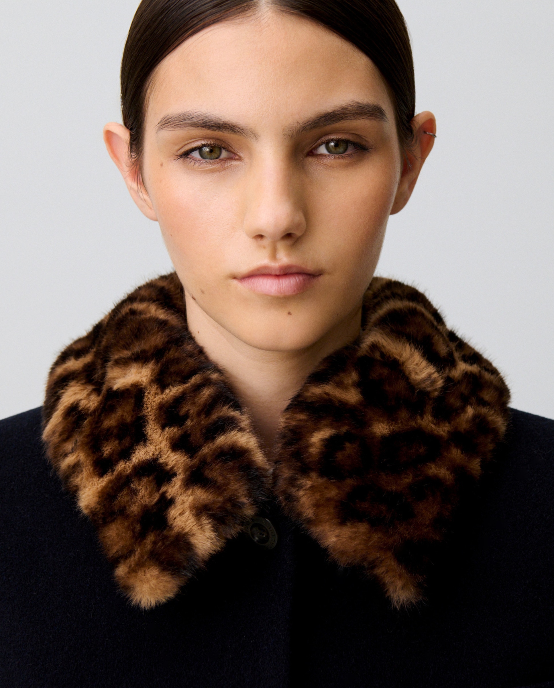 Abrigo de paño de mujer corto en mezcla de lana con cuello de pelo sintético de leopardo desmontable - Claudie Pierlot - Azul marino Azul marino-5