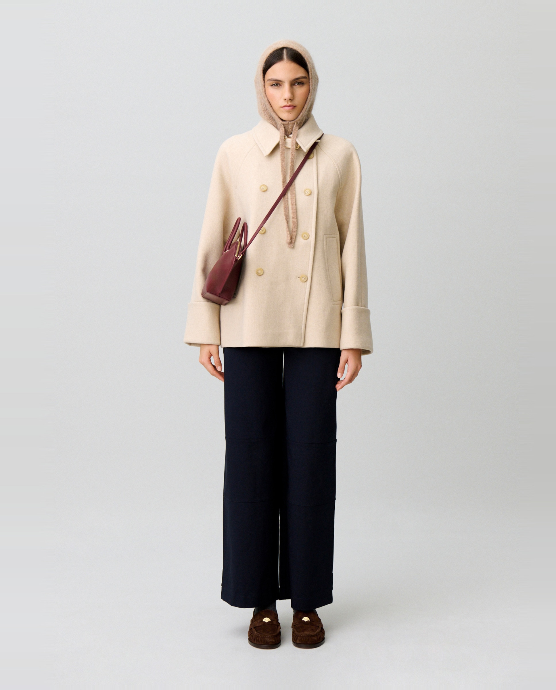Imagen 0 de Chaquetón de paño de mujer con doble botonadura y cuello camisero Beige