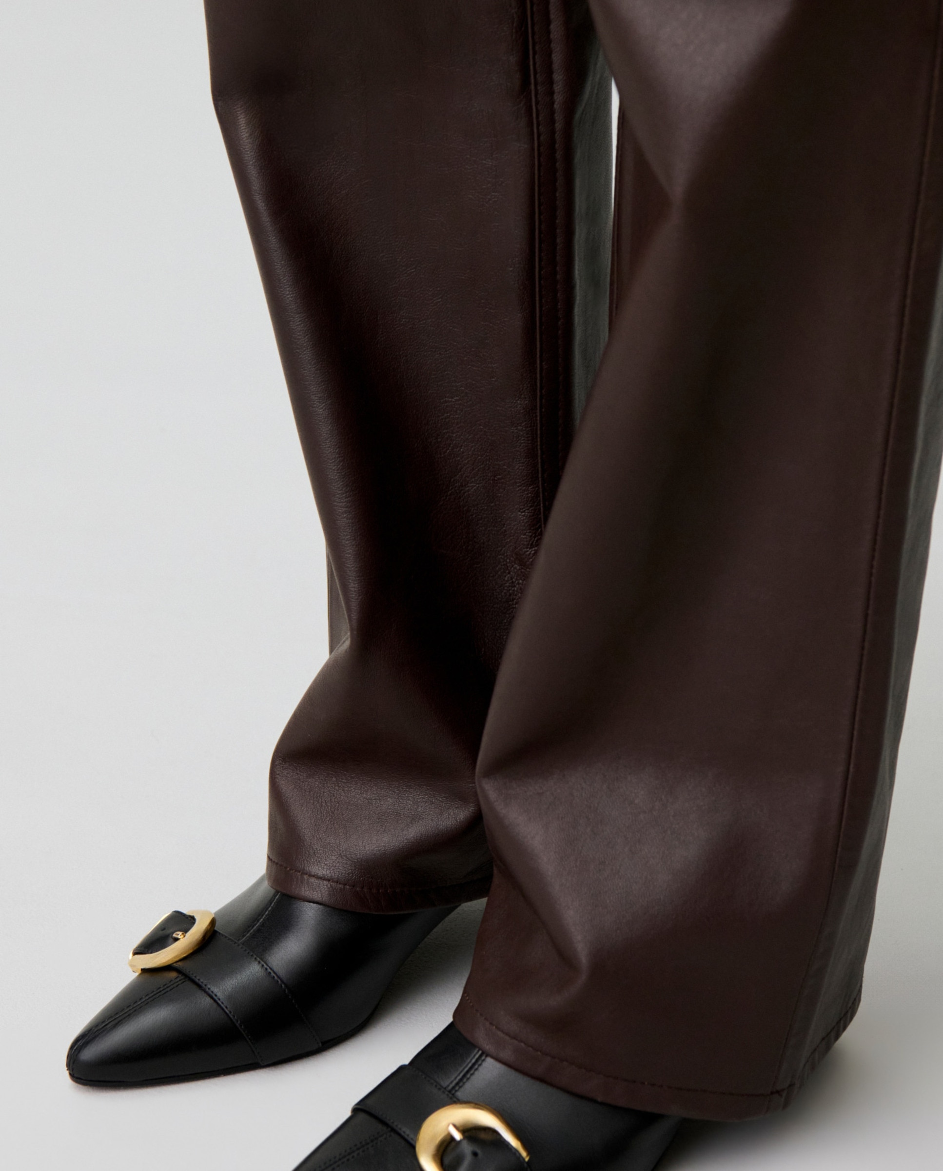 Botines básicos de mujer de piel con tira y hebilla dorada - Claudie Pierlot - Negro Negro-3