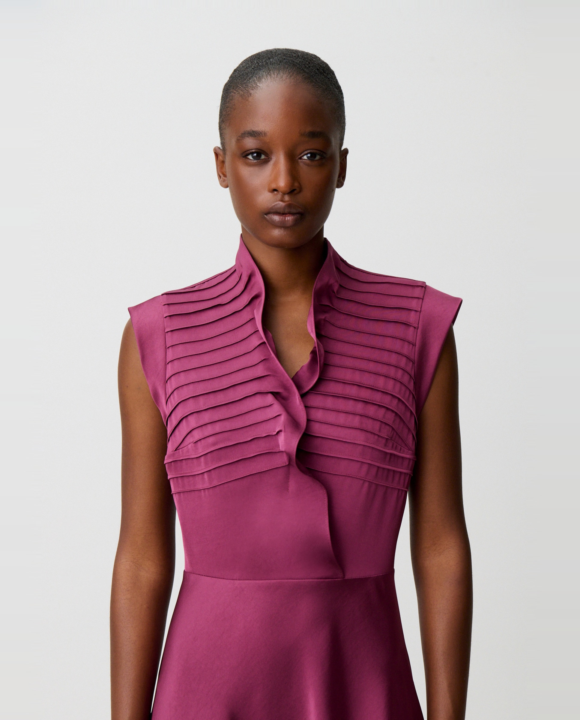 Vestido corto satinado con cuello victoriano y falda de vuelo - Claudie Pierlot - Magenta Magenta-4