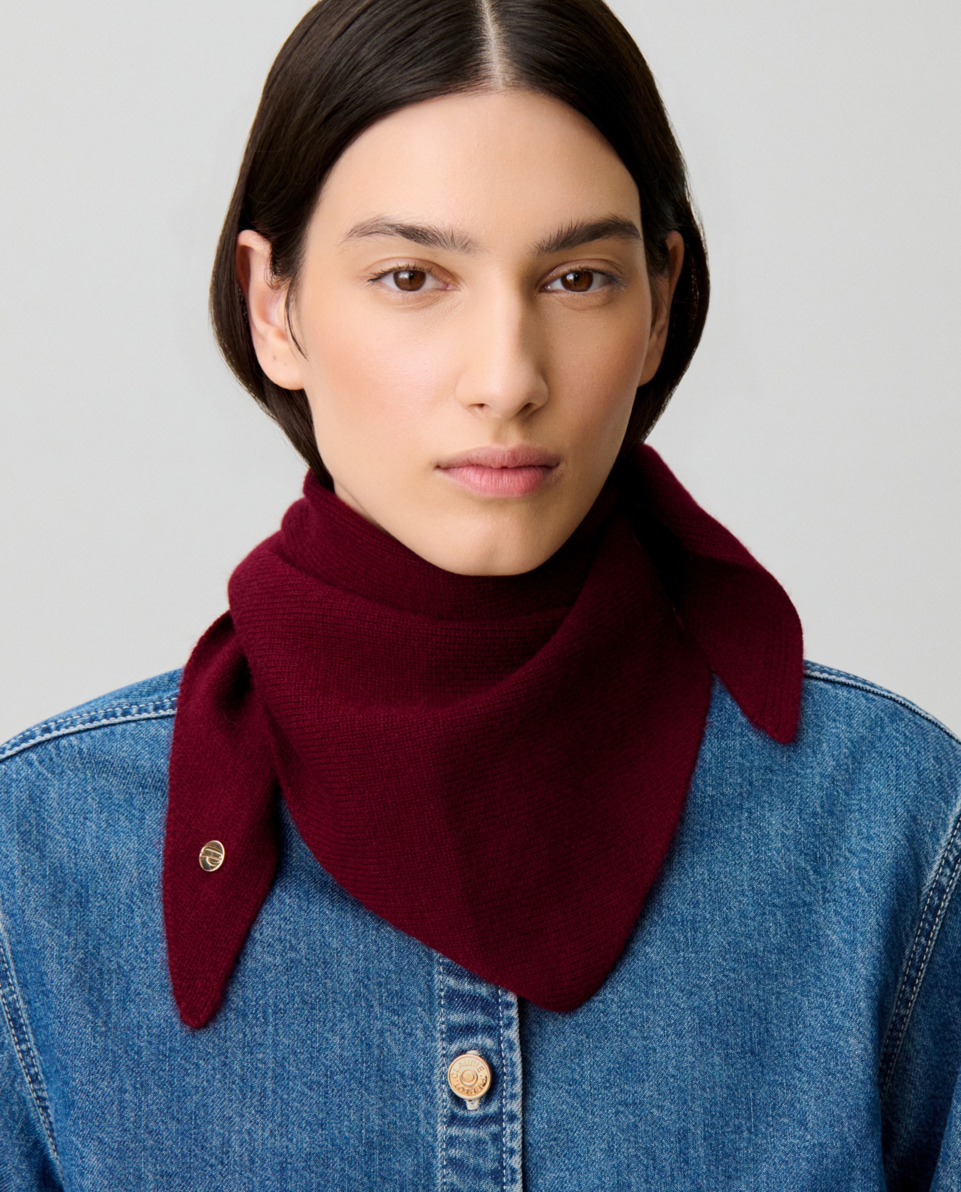 Imagen 2 de Pañuelo de mujer triangular de lana y cachemira - Claudie Pierlot - Burdeos Burdeos