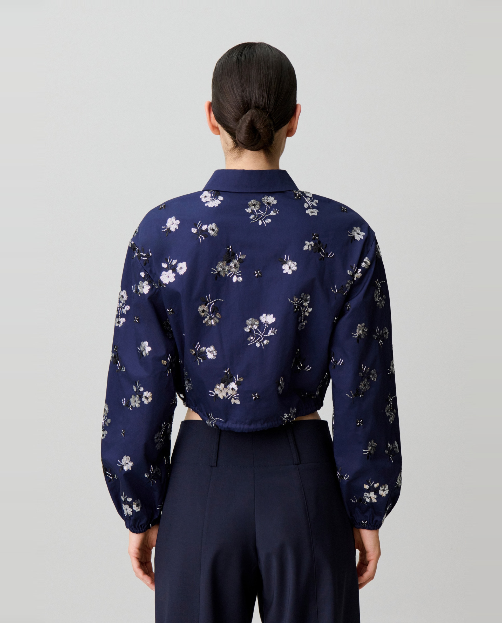Camisa corta de mujer con bordado floral y mangas abullonadas - Claudie Pierlot - Azul marino Azul marino-2