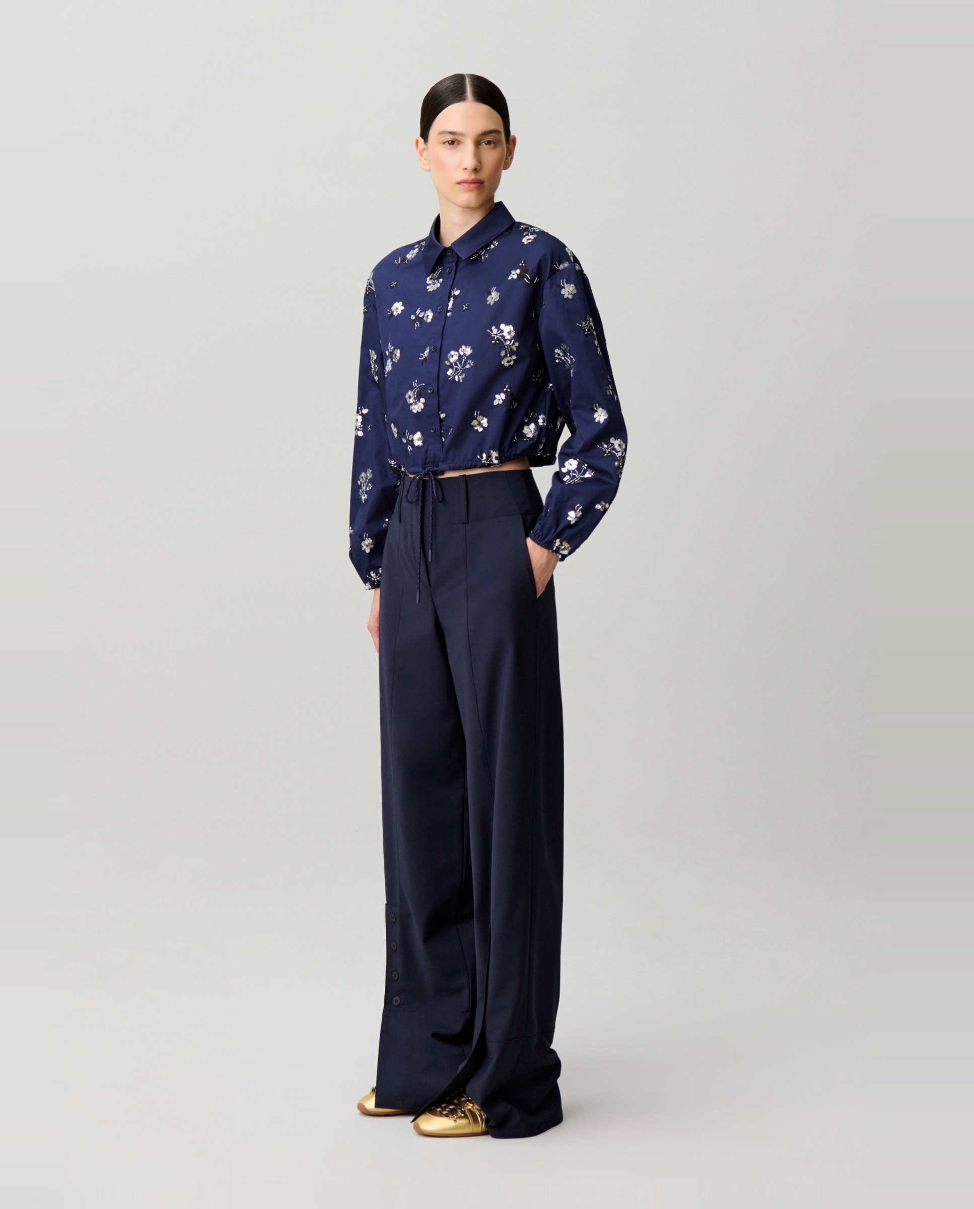 Camisa corta de mujer con bordado floral y mangas abullonadas - Claudie Pierlot - Azul marino Azul marino-3