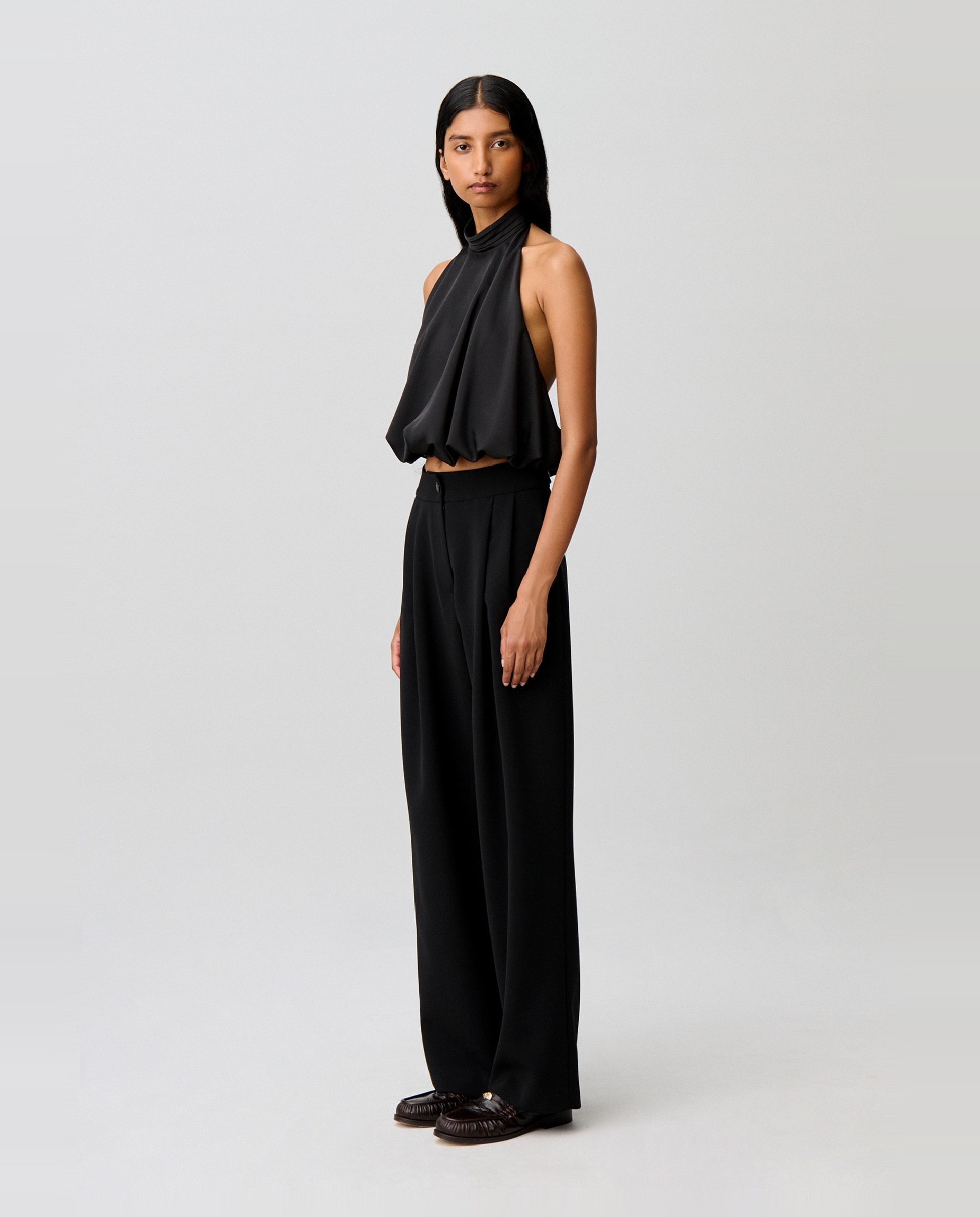 Imagen 4 de Top de mujer satinado espalda descubierta cuello alto - Claudie Pierlot - Negro Negro