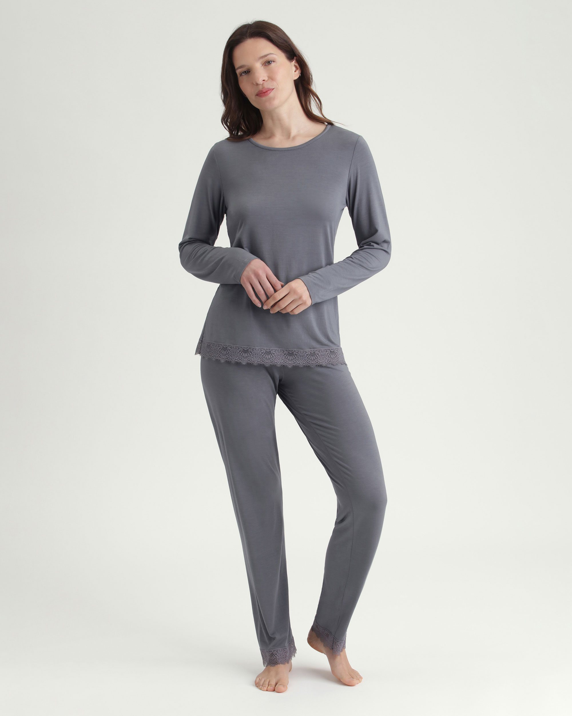 Pijama largo de mujer cuello redondo