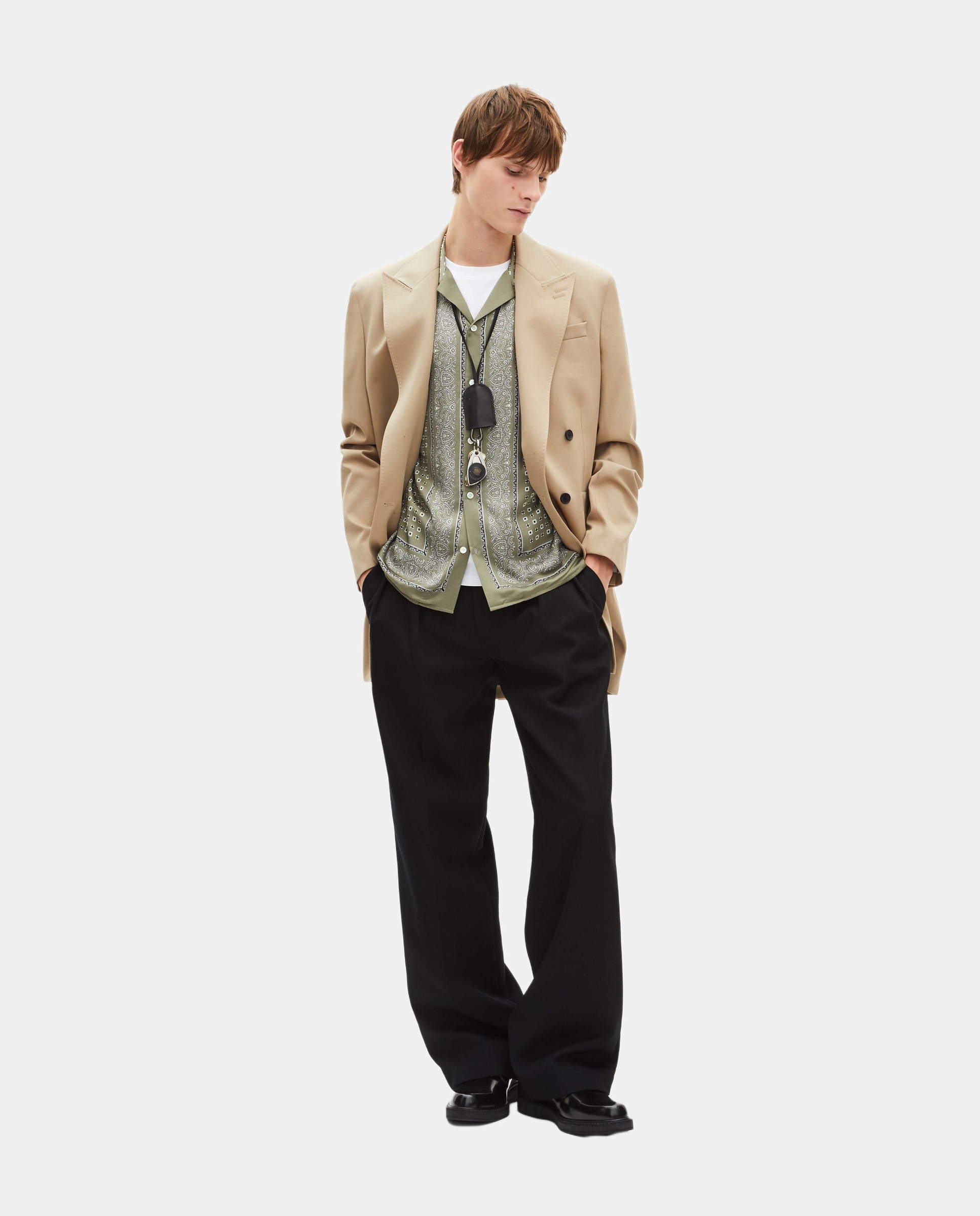 Imagen 0 de Americana larga cruzada de hombre Beige