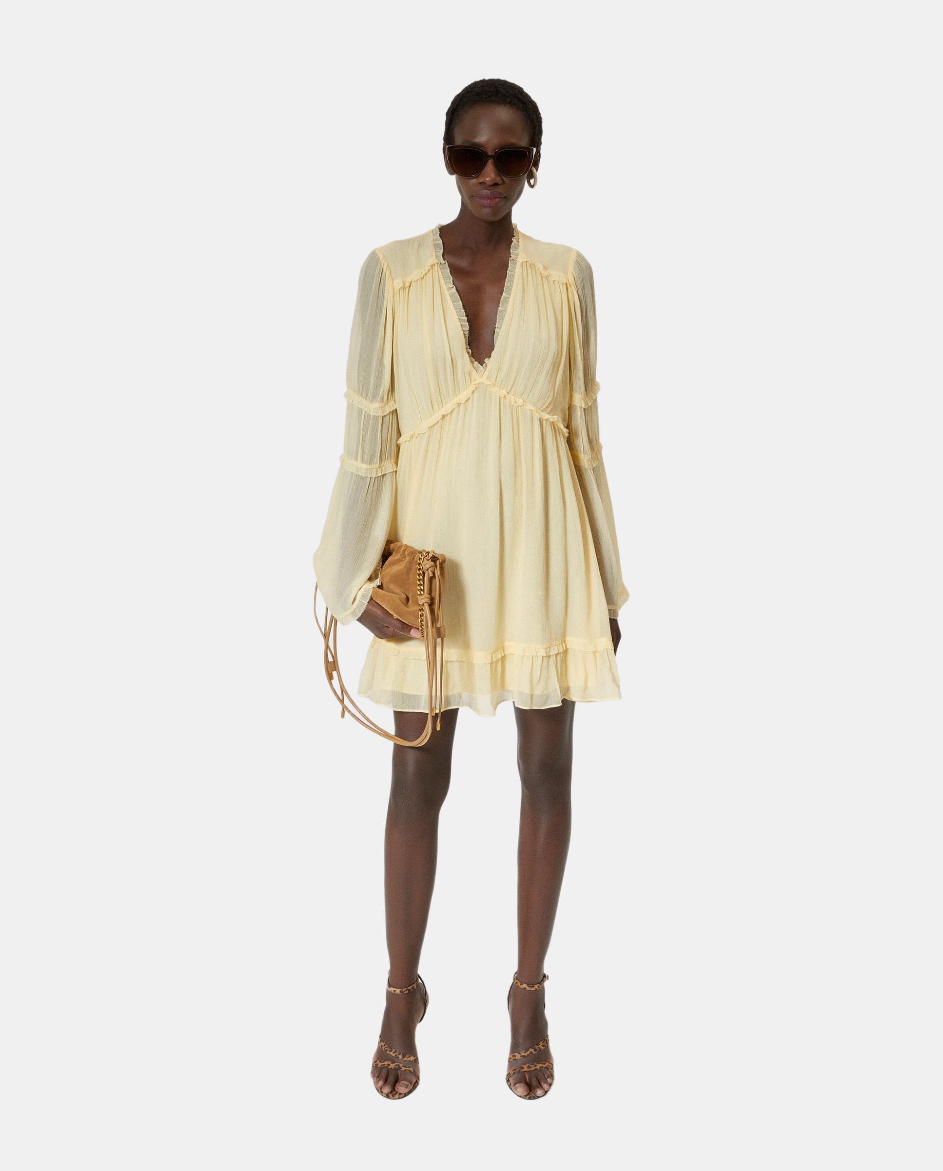 Vestido corto con volantes