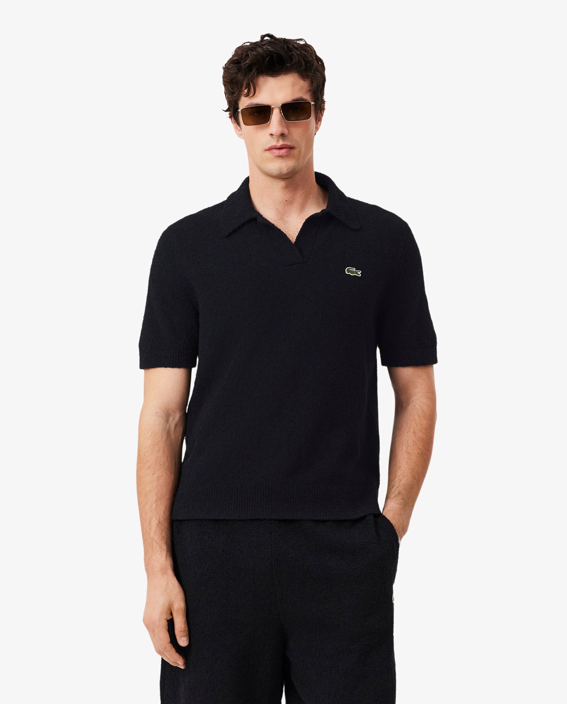 Polo de hombre de punto de rizo de corte clásico en negro de manga corta