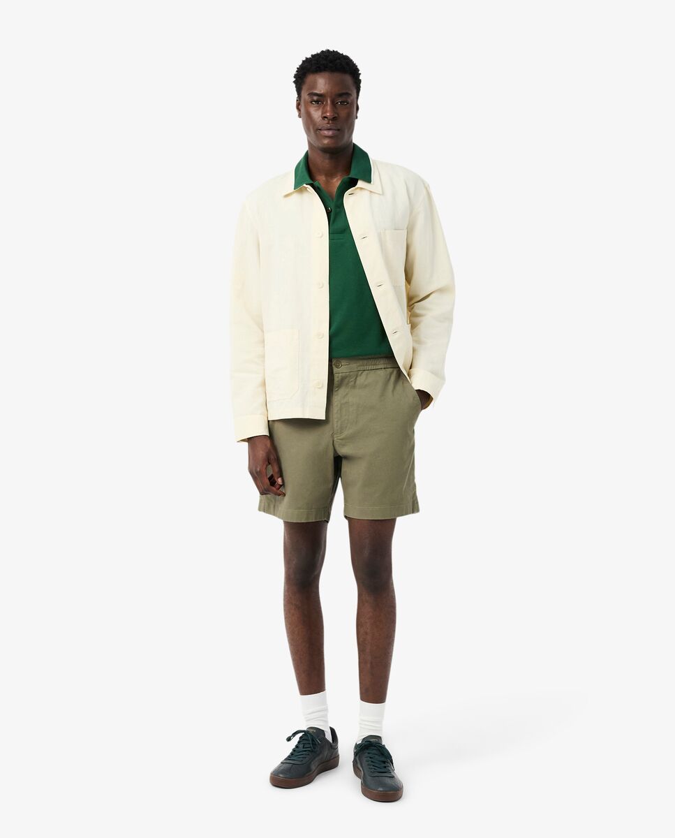 Bermuda de hombre de corte regular de algodón elástico en verde