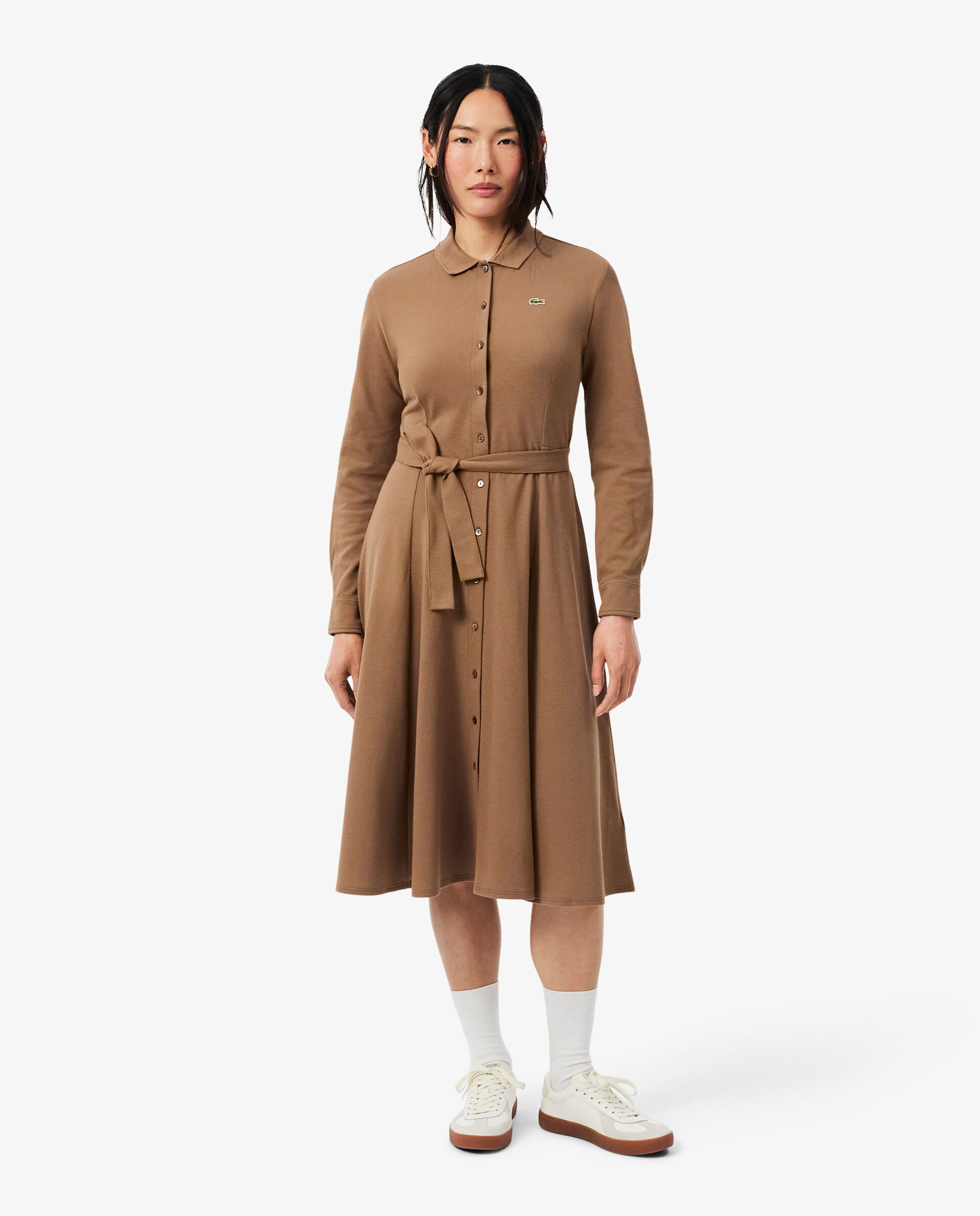 Imagen 0 de Vestido de petit piqué con cinturón de mujer y cuello polo de mujer en marrón de manga larga Marrón