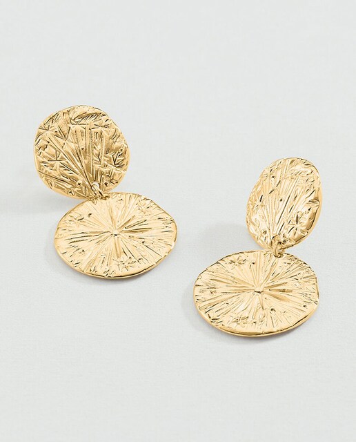 Imagen 0 de Pendientes semi largos Ceremonie acabados en oro con dos medallas labradas