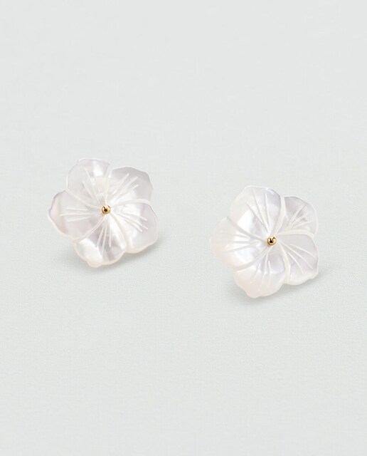 Imagen 0 de Pendientes Tiare con forma de flor de nácar Maria Pombo.