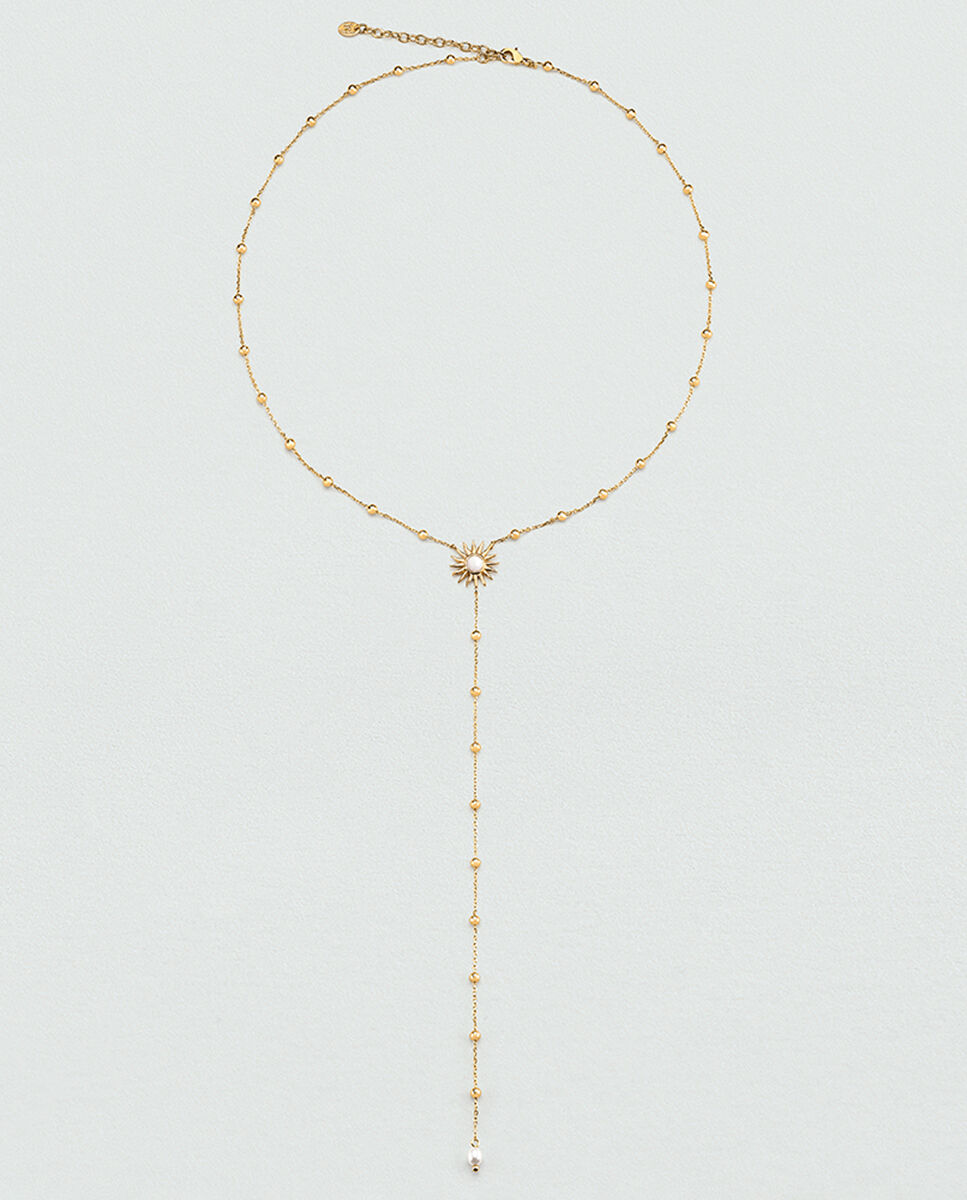Collar largo Tiare en forma de Y acabado en oro con colgante en forma de sol Maria Pombo.