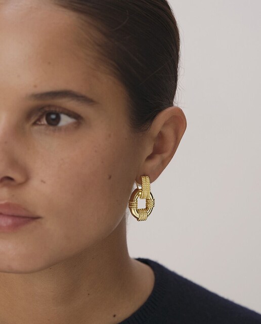 Imagen 0 de Pendientes Tuilerie acabado en oro con eslabón de estilo vintage.