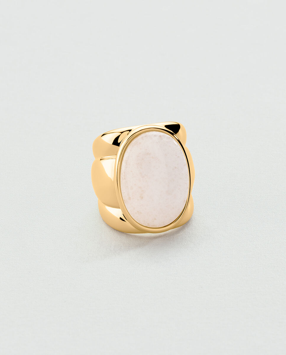 Imagen 0 de Anillo ancho acabado en oro con piedra natural, disponible en tono blanco y azul Blanco