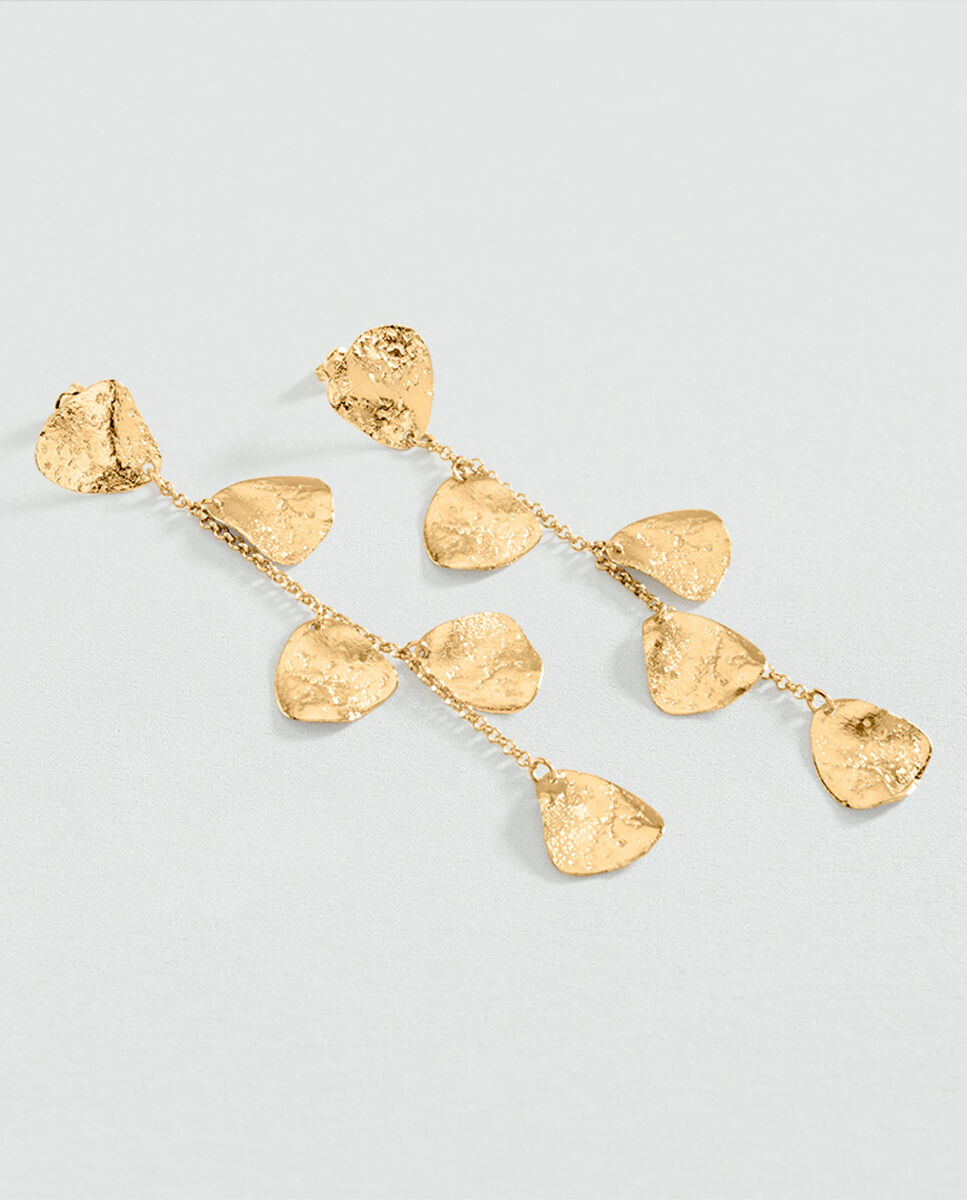 Imagen 0 de Pendientes largos Calma x María Pombo acabados en oro con colgantes en forma de pétalos Dorado