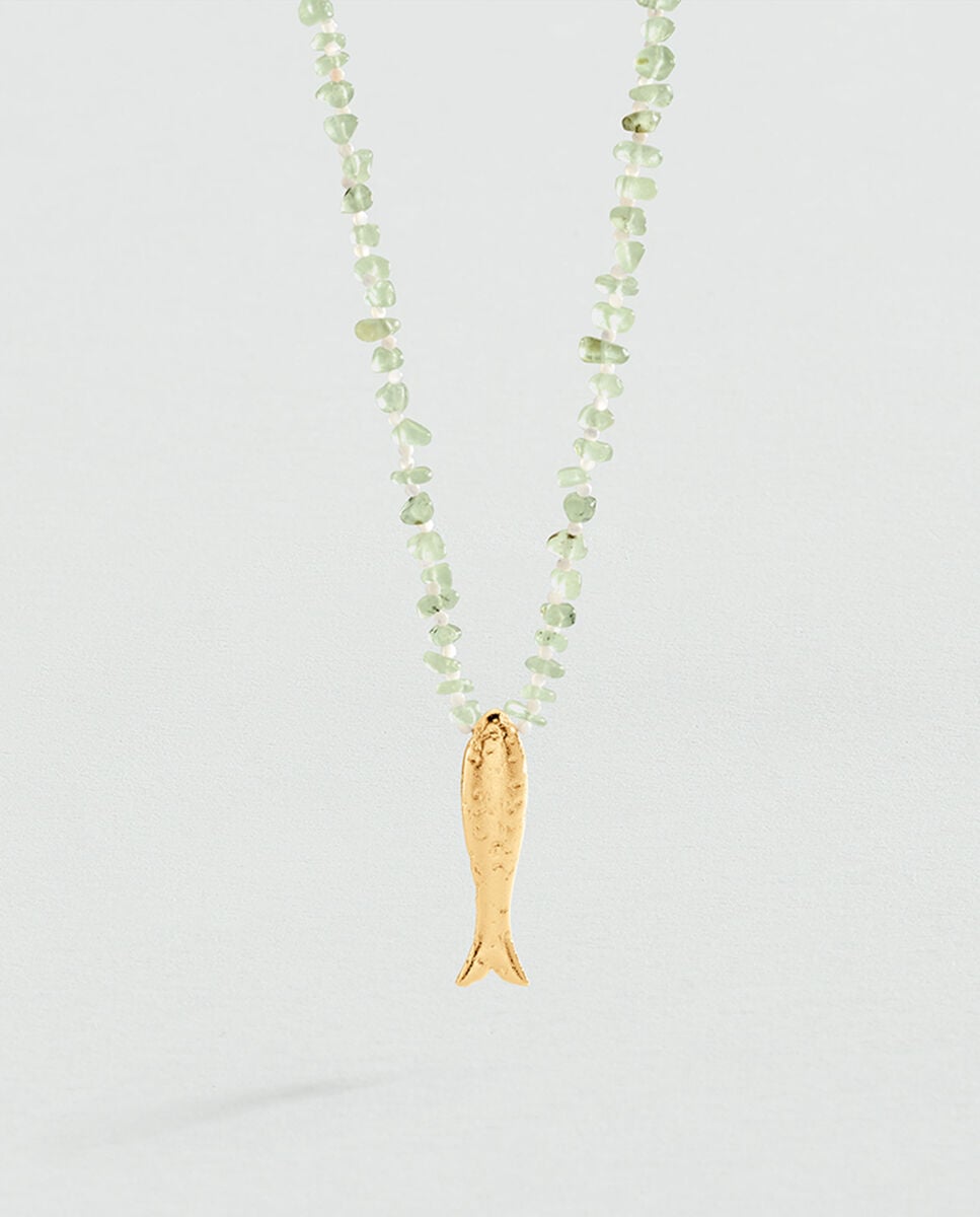 Collar corto Calma x María Pombo de piedras naturales en color verde o marrón con colgante en forma de pez Verde Agatha Paris Verde-1