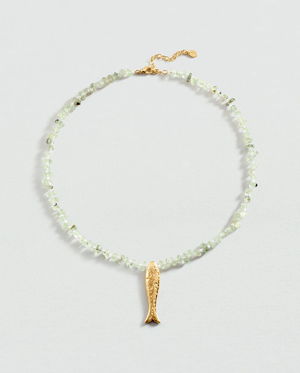 Collar corto Calma x María Pombo de piedras naturales en color verde o marrón con colgante en forma de pez Verde Agatha Paris Verde-2