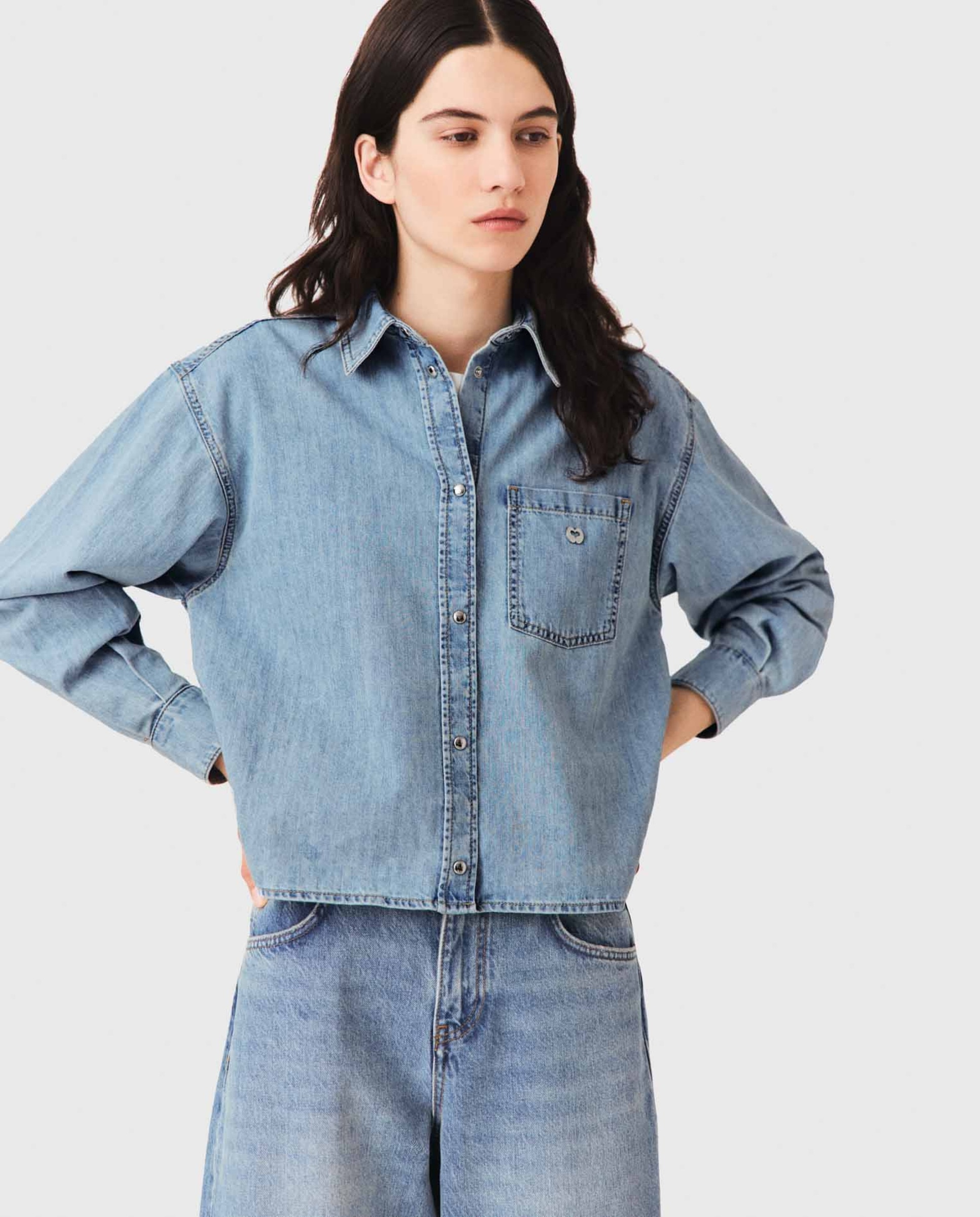 Camisa de mujer vaquera corta holgada deslavada con logo - Maje - Azul Azul-1
