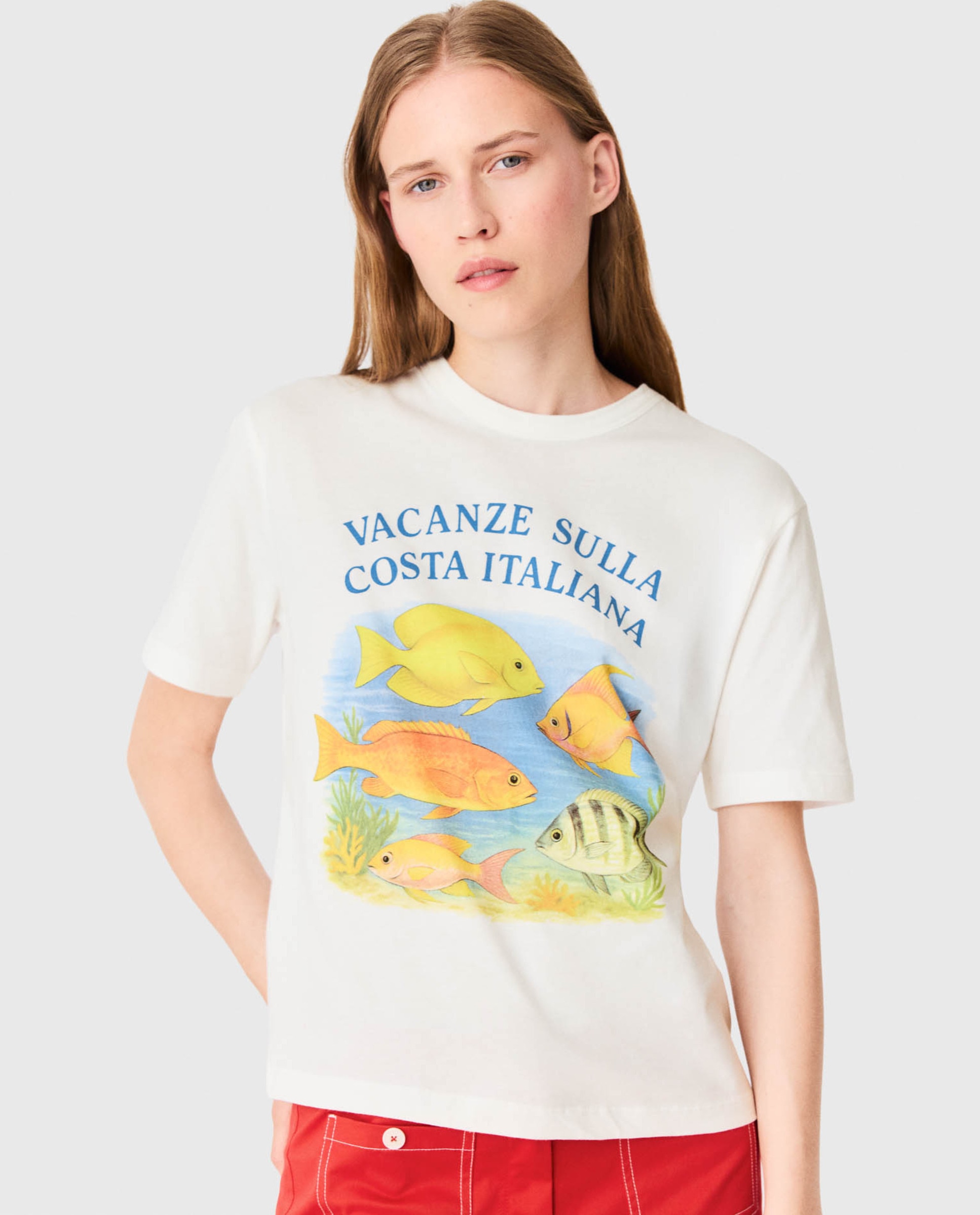 Maje - Camiseta de mujer holgada con estampado de peces e inscripción.