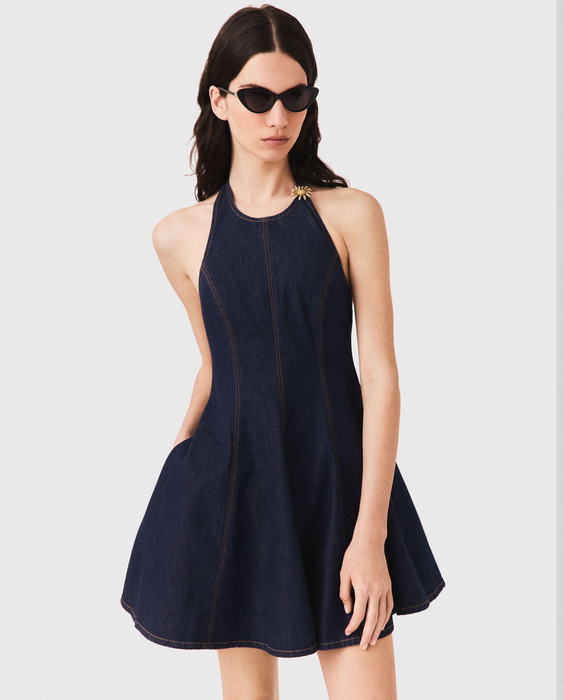 Vestido corto de denim con cuello halter y espalda descubierta - Maje - Azul marino Azul marino-4