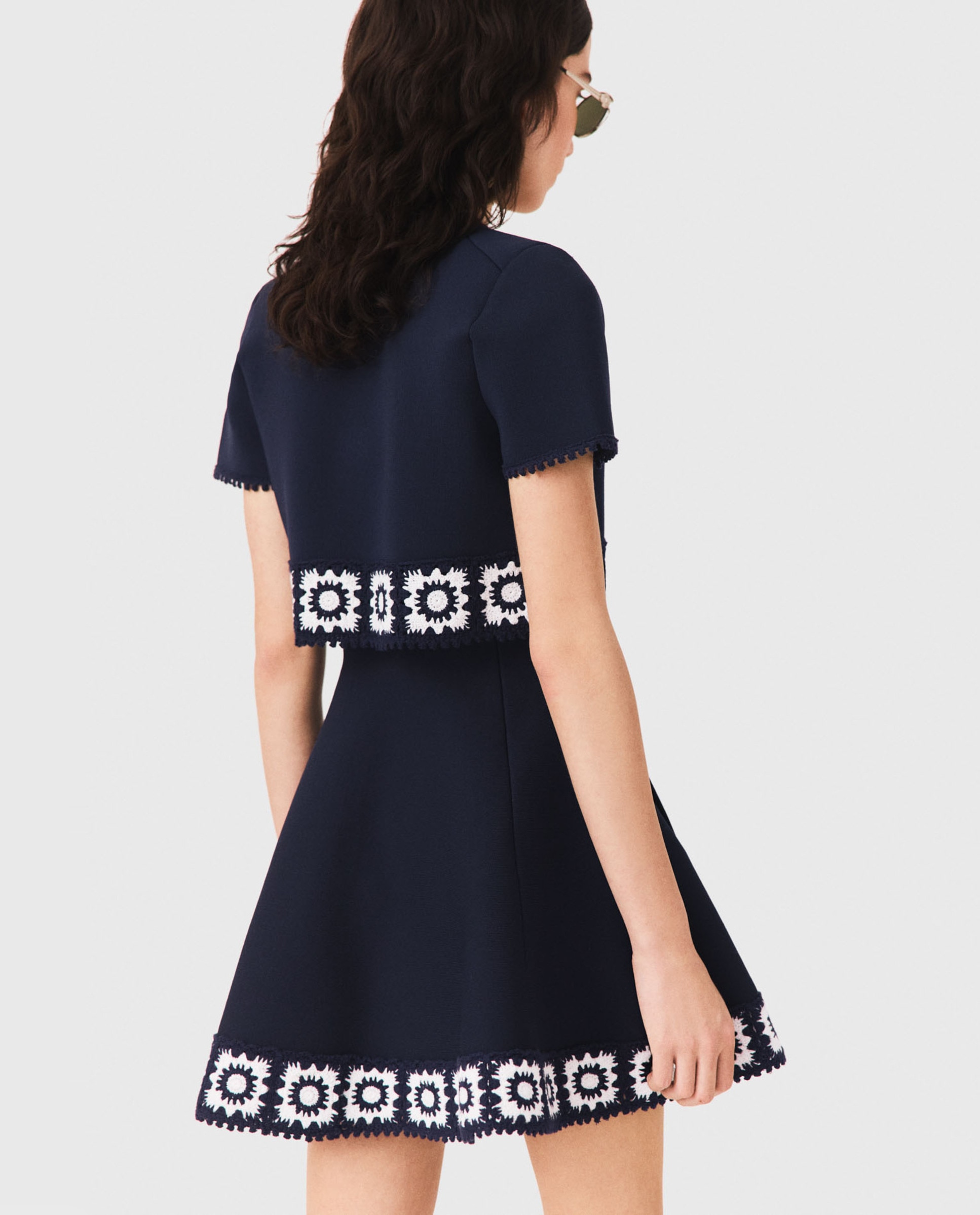 Cárdigan de punto de mujer con ganchillo floral y bordes festoneados - Maje - Azul marino Azul marino-2