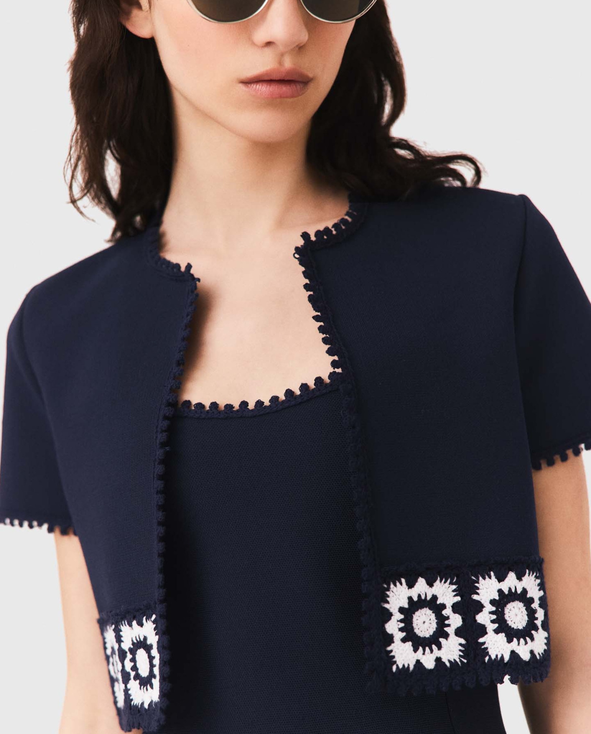 Cárdigan de punto de mujer con ganchillo floral y bordes festoneados - Maje - Azul marino Azul marino-7