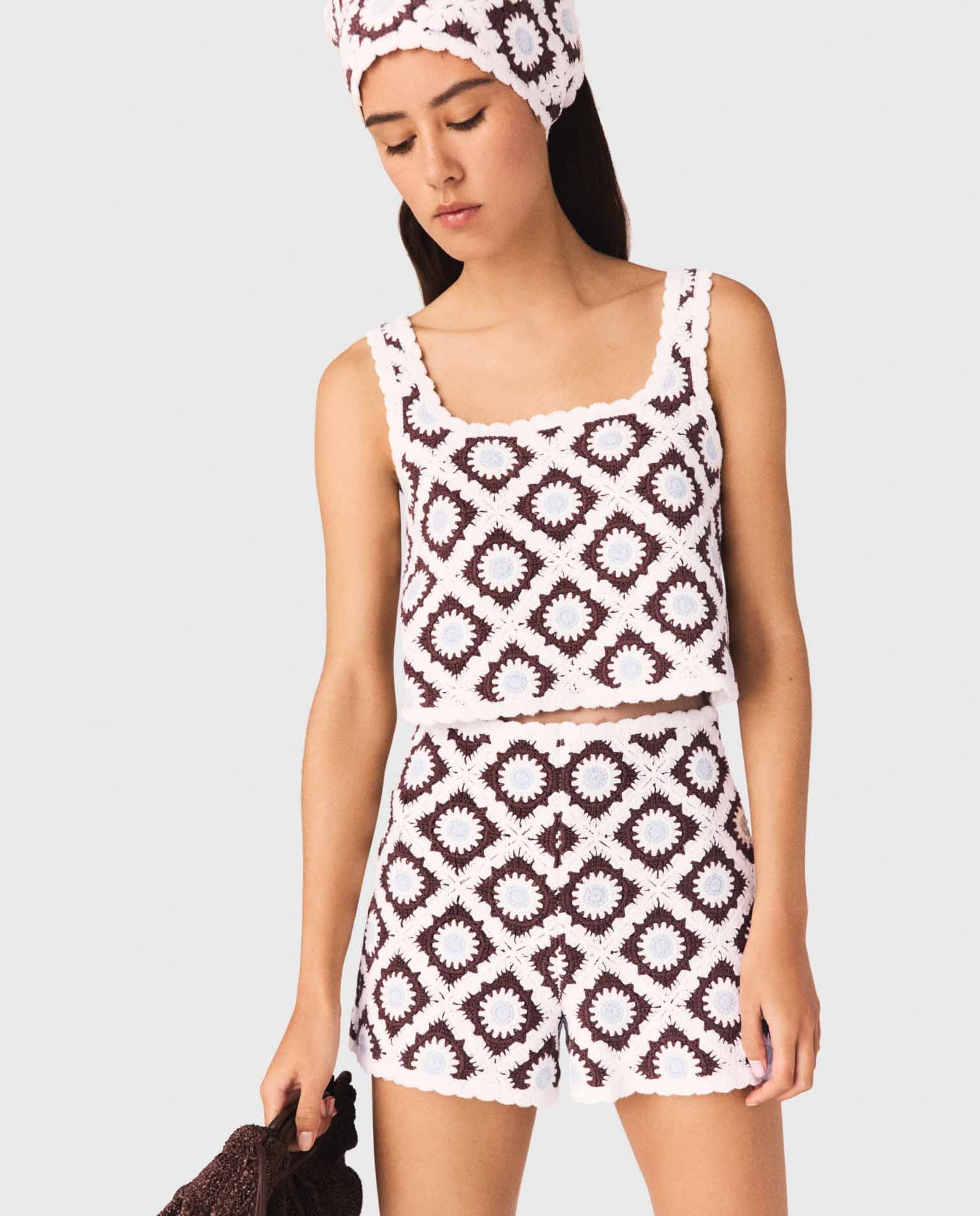 Top de ganchillo de mujer con motivo floral